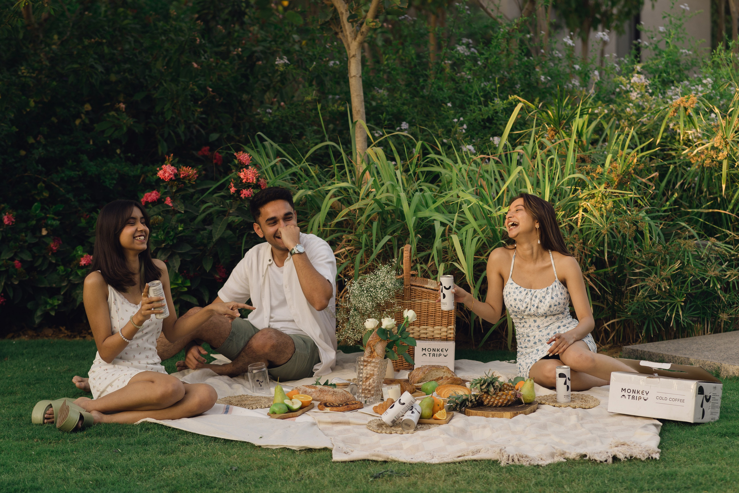 Product Styling for Monkeytrip beverage