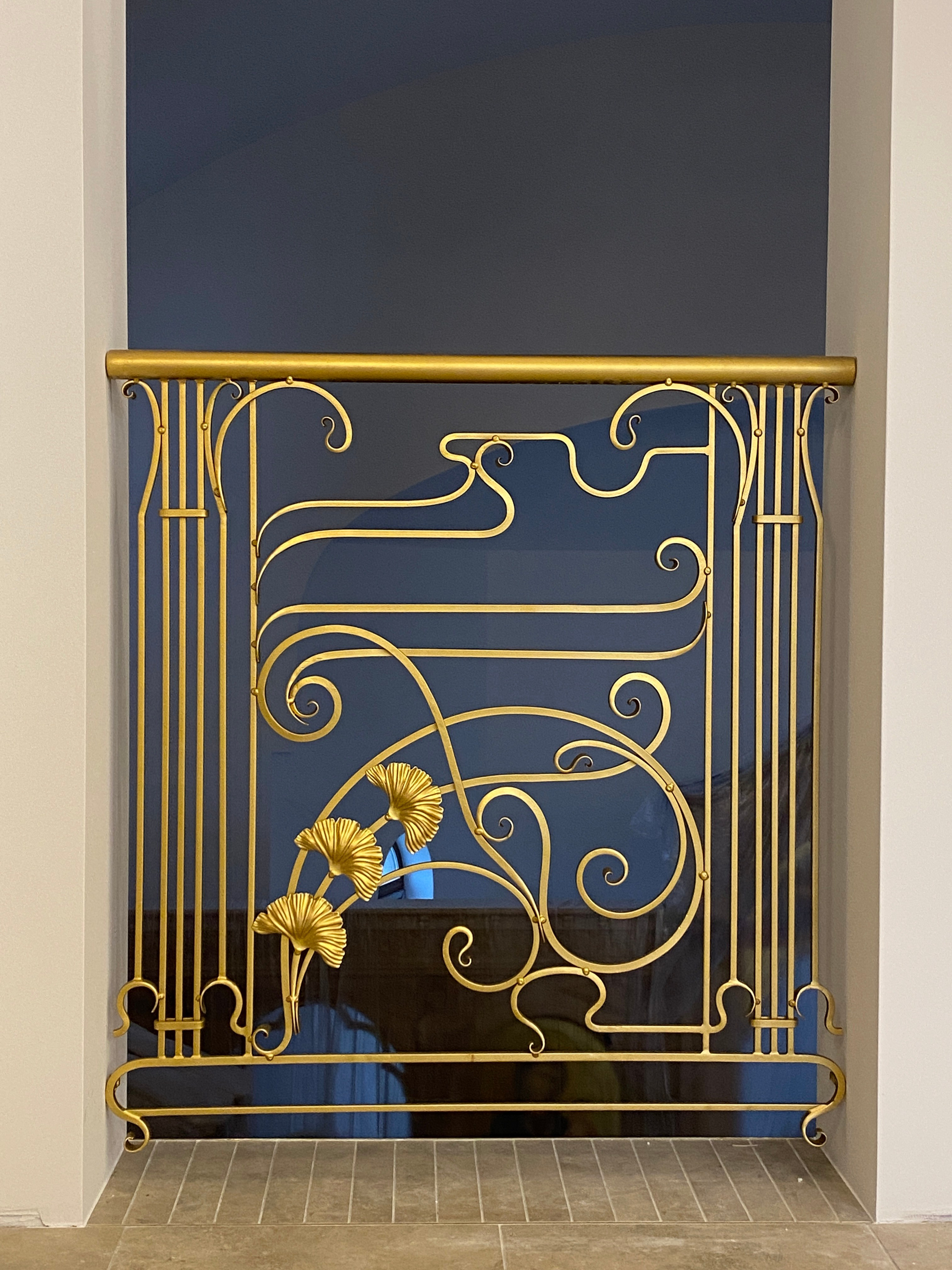 Врата и ограждения в домовом храме в честь Святой Живоначальной Троицы Епархиального дома Слуцко-Солигорской епархии имени Митрополита Филарета (Вахромеева), первого Патриаршего Экзарха всея Беларуси в городе Слуцк Минской области Беларуси. 2023. Сталь, худож. ковка, лазерная резка, сварка.