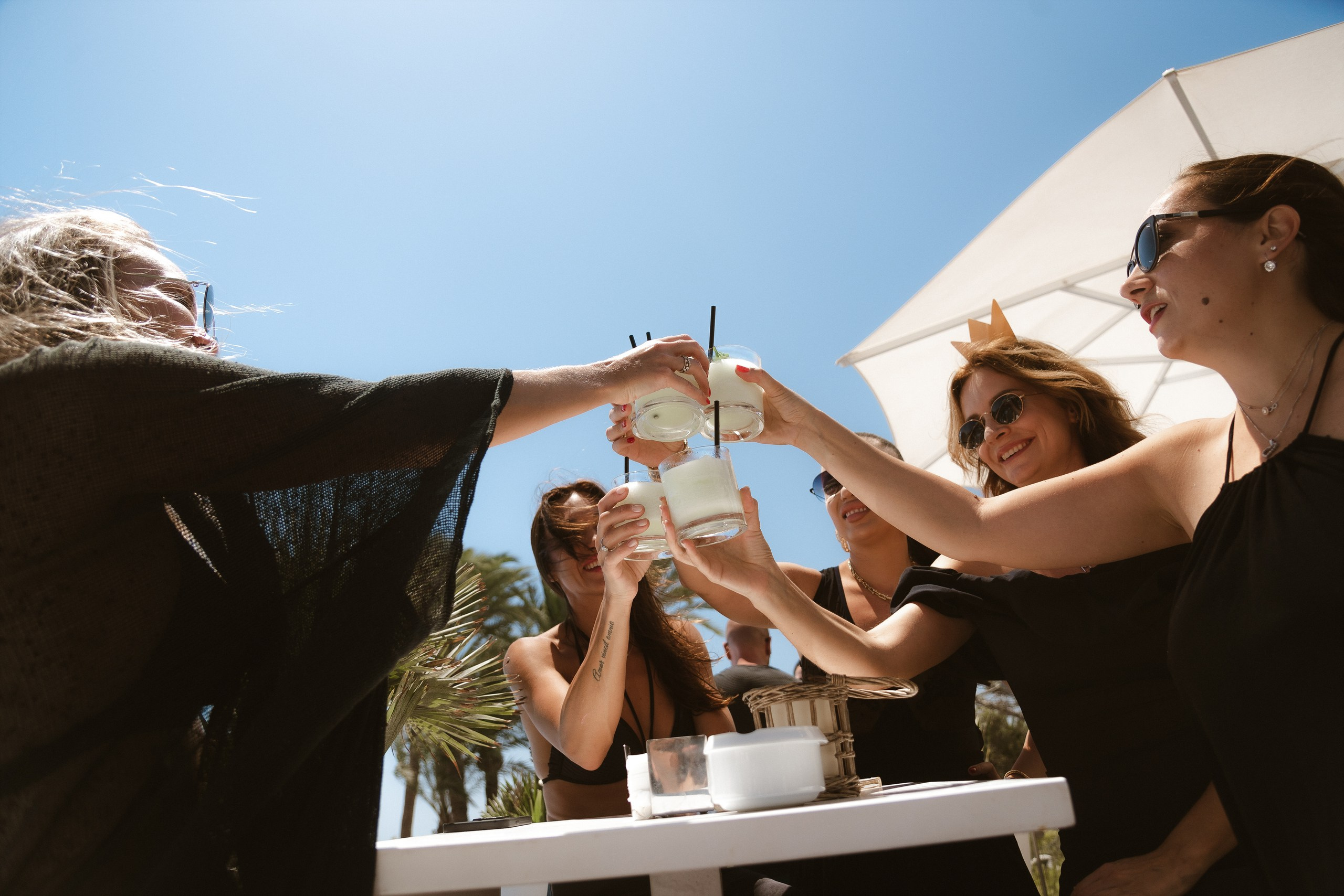 Hen party photographer in Spain — live photos by the pool | Andrey Lukovnikov