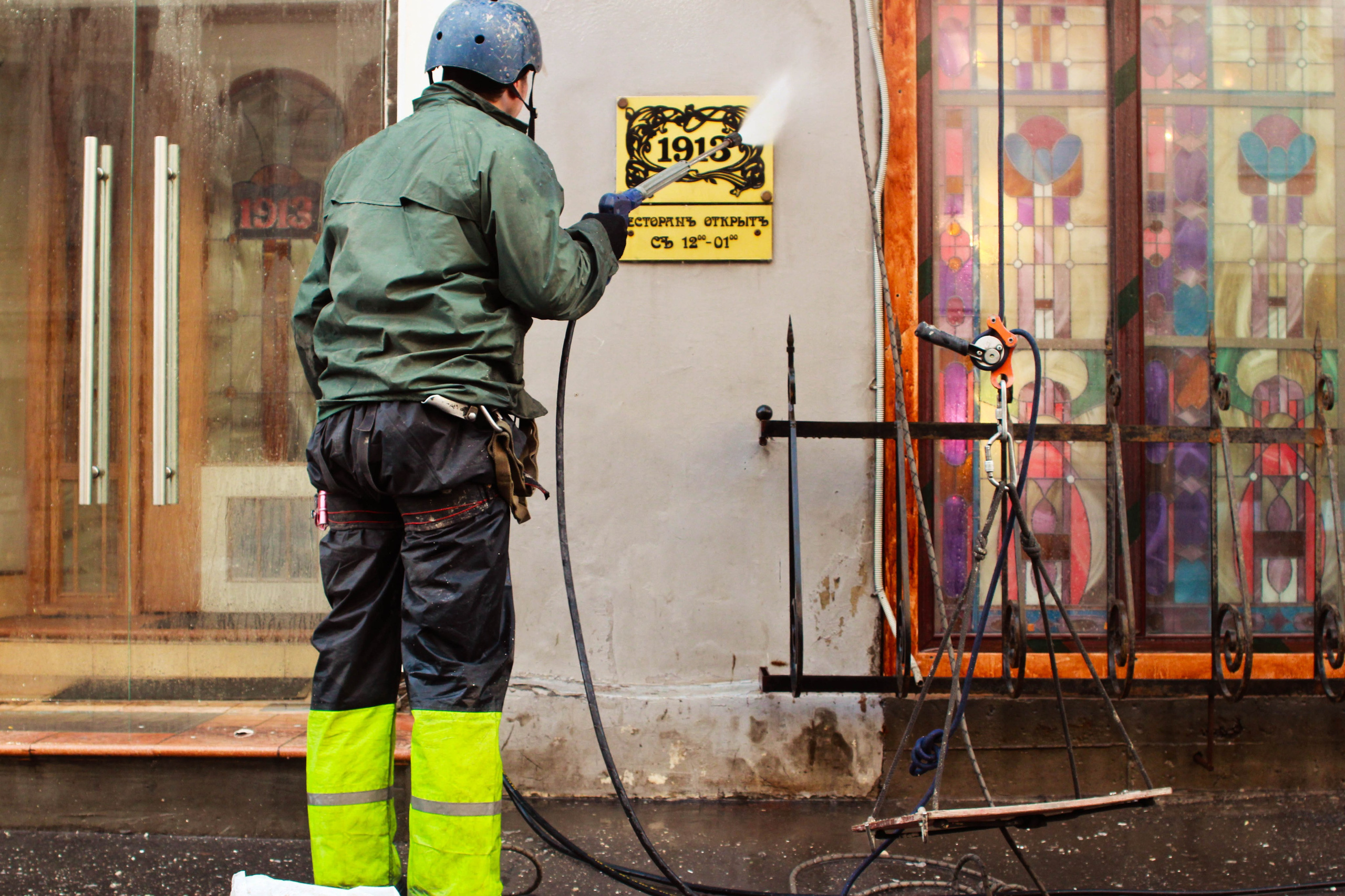 2011. Стрит-фотография, полная абсурда, идиотизма и красоты