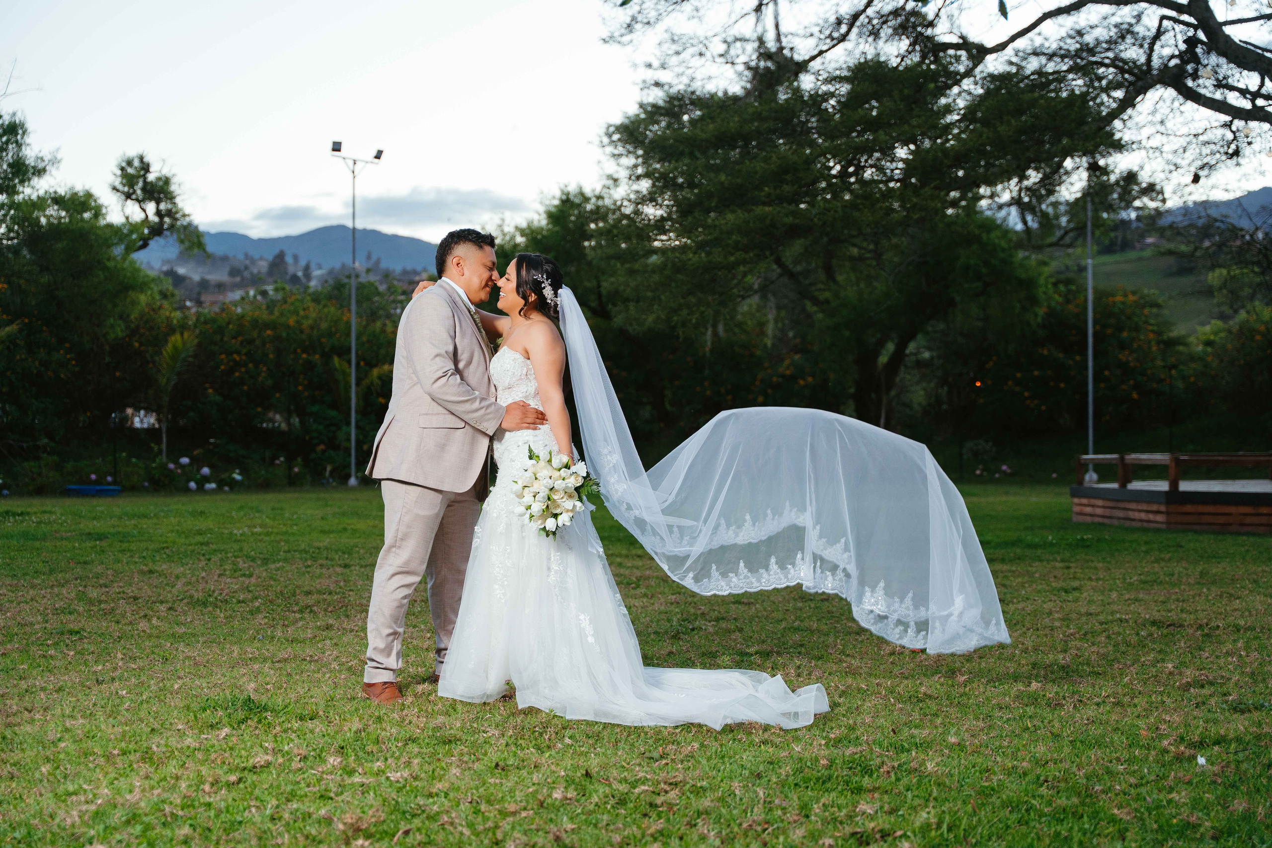 Karol y Jairon. Fotógrafo de bodas en Loja Ecuador | Piero Alvarez PH
