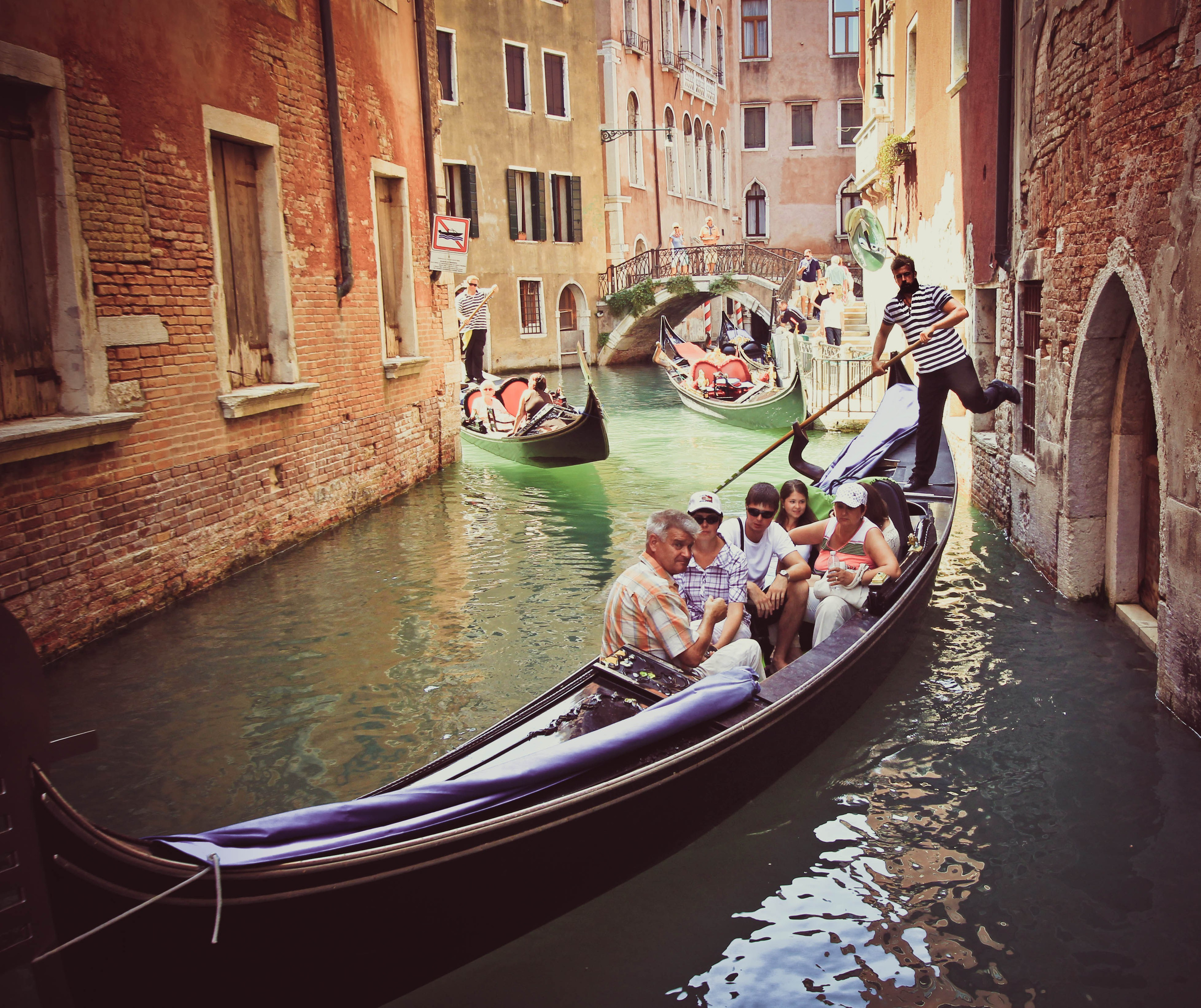 ИТАЛИЯ. Стрит-фотография, полная абсурда, идиотизма и красоты