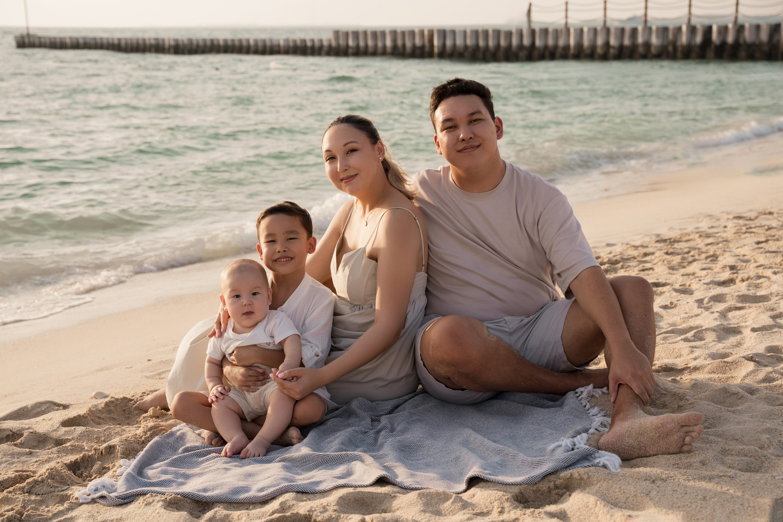 Waves and sun. Angela Iakovleva — Family Photographer in Dubai