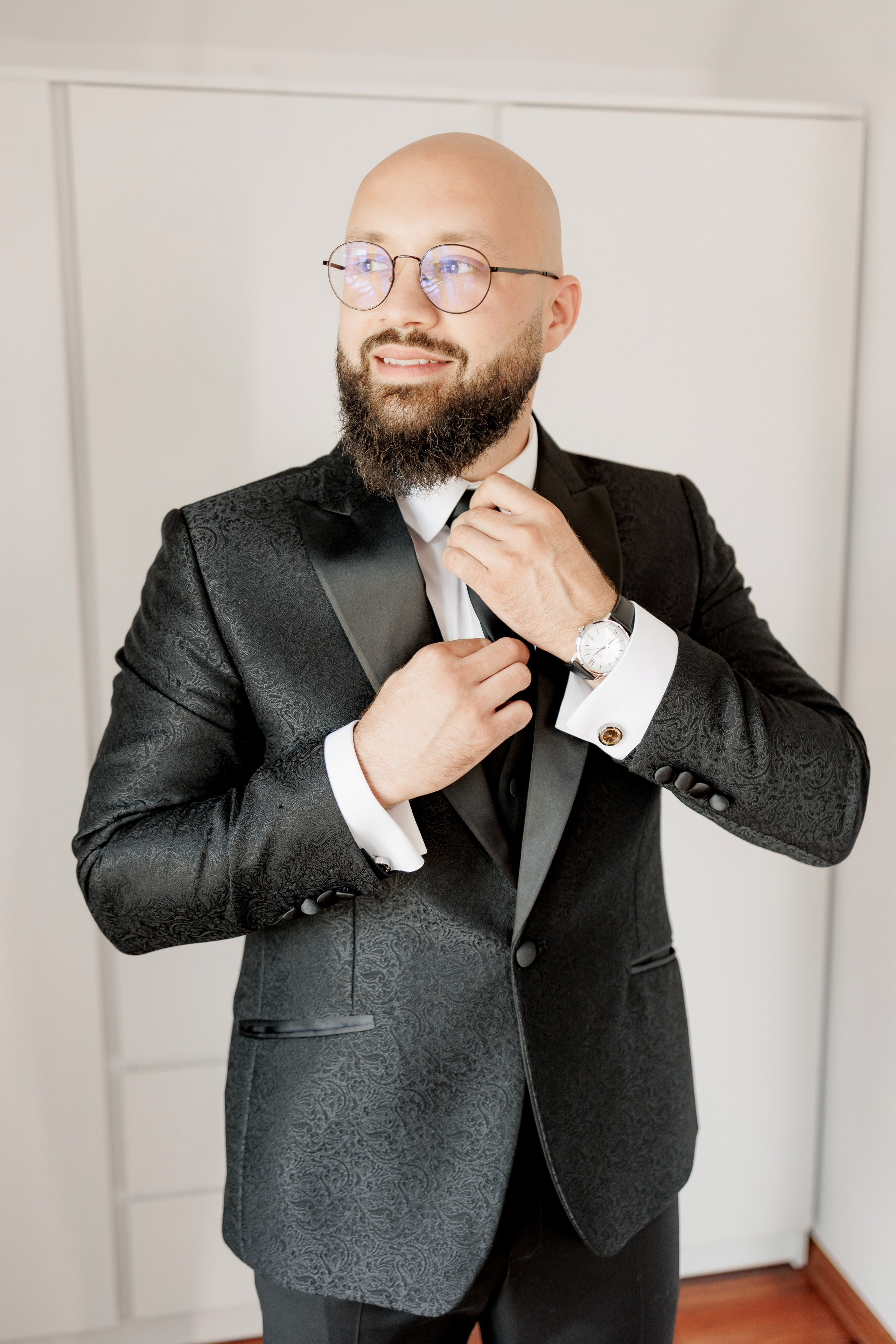 Maria & Vasile. Wedding Photographer, based in Iasi, Romania, but will travel all over the globe to make sure you look amazing in all your wedding photos