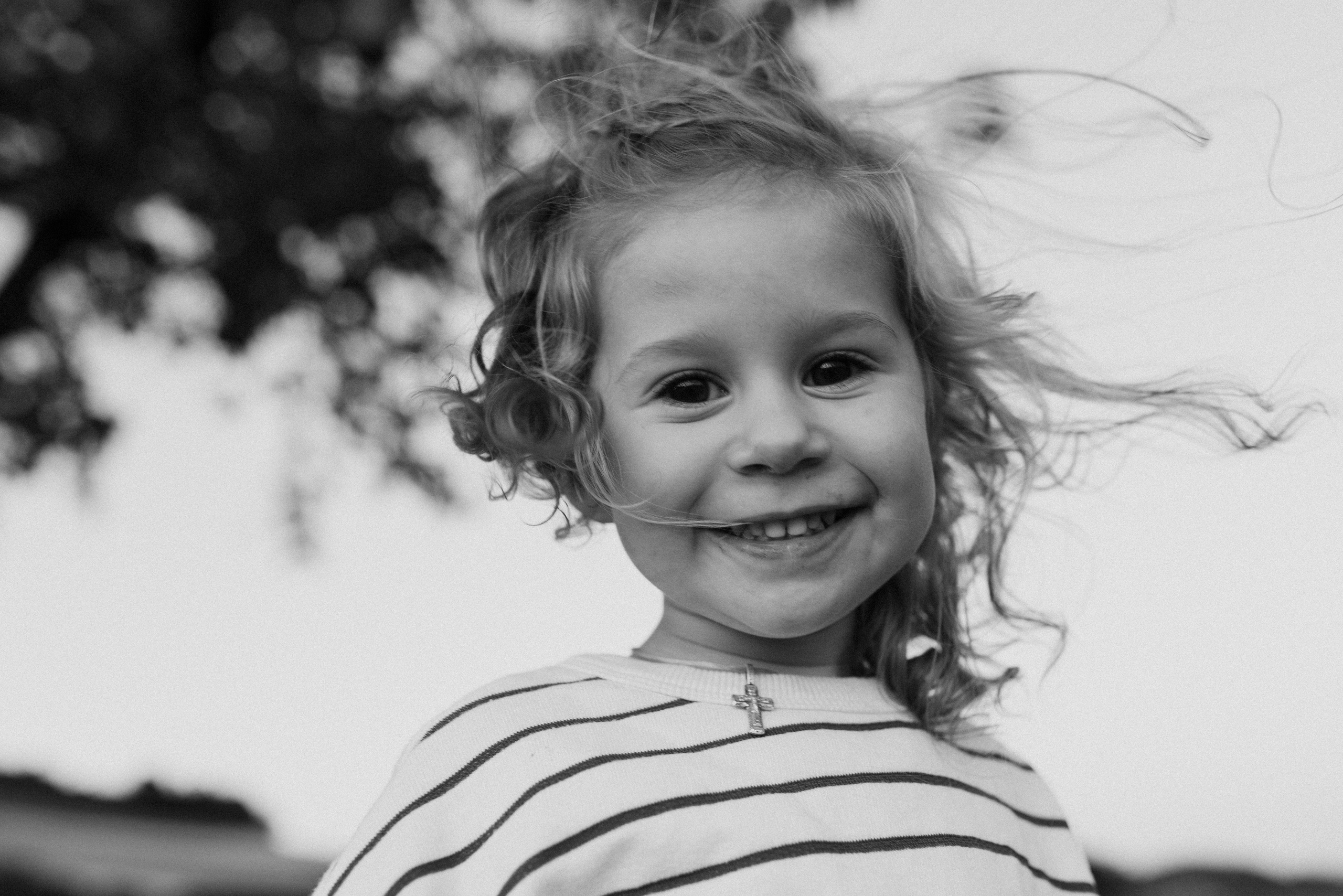 Zhenya and Maya. Polina Sobol — family & documentary photographer in Bern. Outdoor & urban photo sessions for families, kids and couples