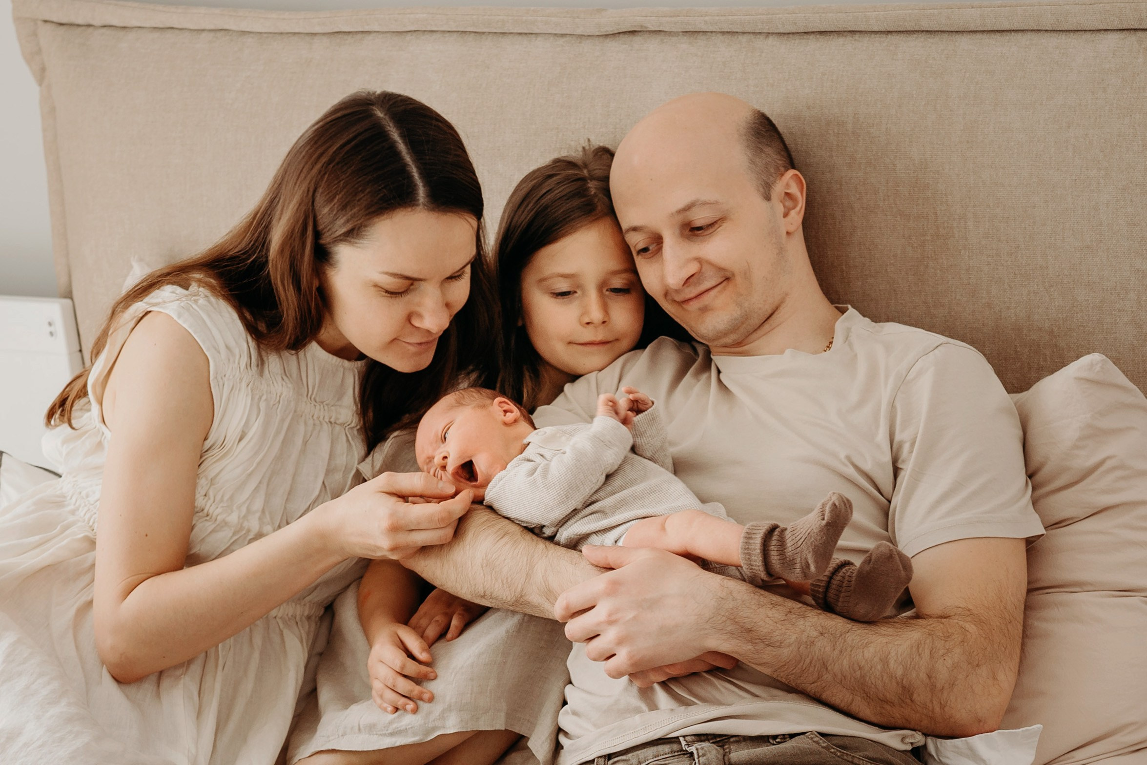 Лео и Соня (10 дней и 5 лет). Фотограф новорожденных и детей первого года Евгения Михалькевич