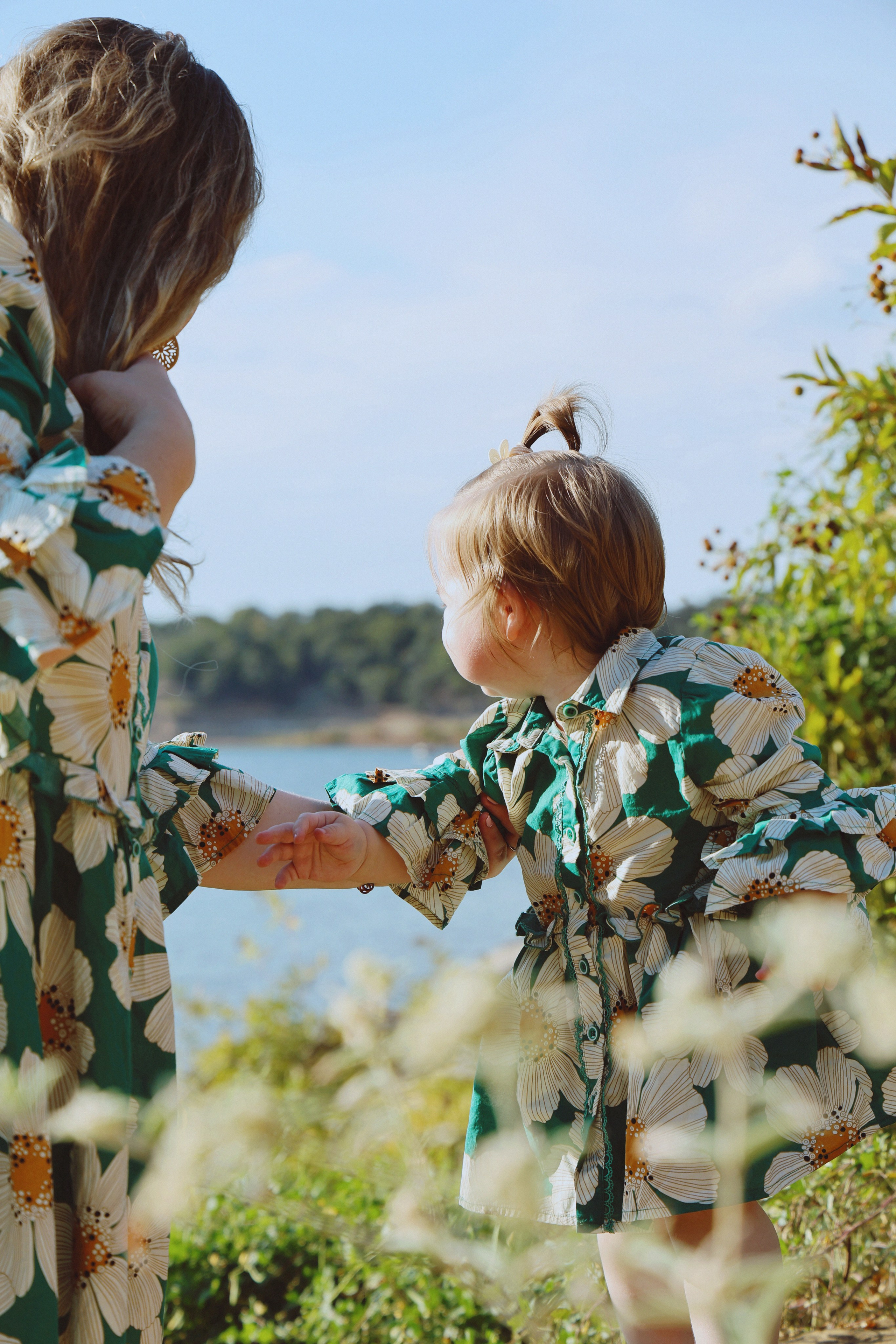 Baby Family Photoshoot – Outdoor Family Photography with Infant or Toddler. Lana Petrychenko — Portrait & Family Photographer. Valencia, Spain
