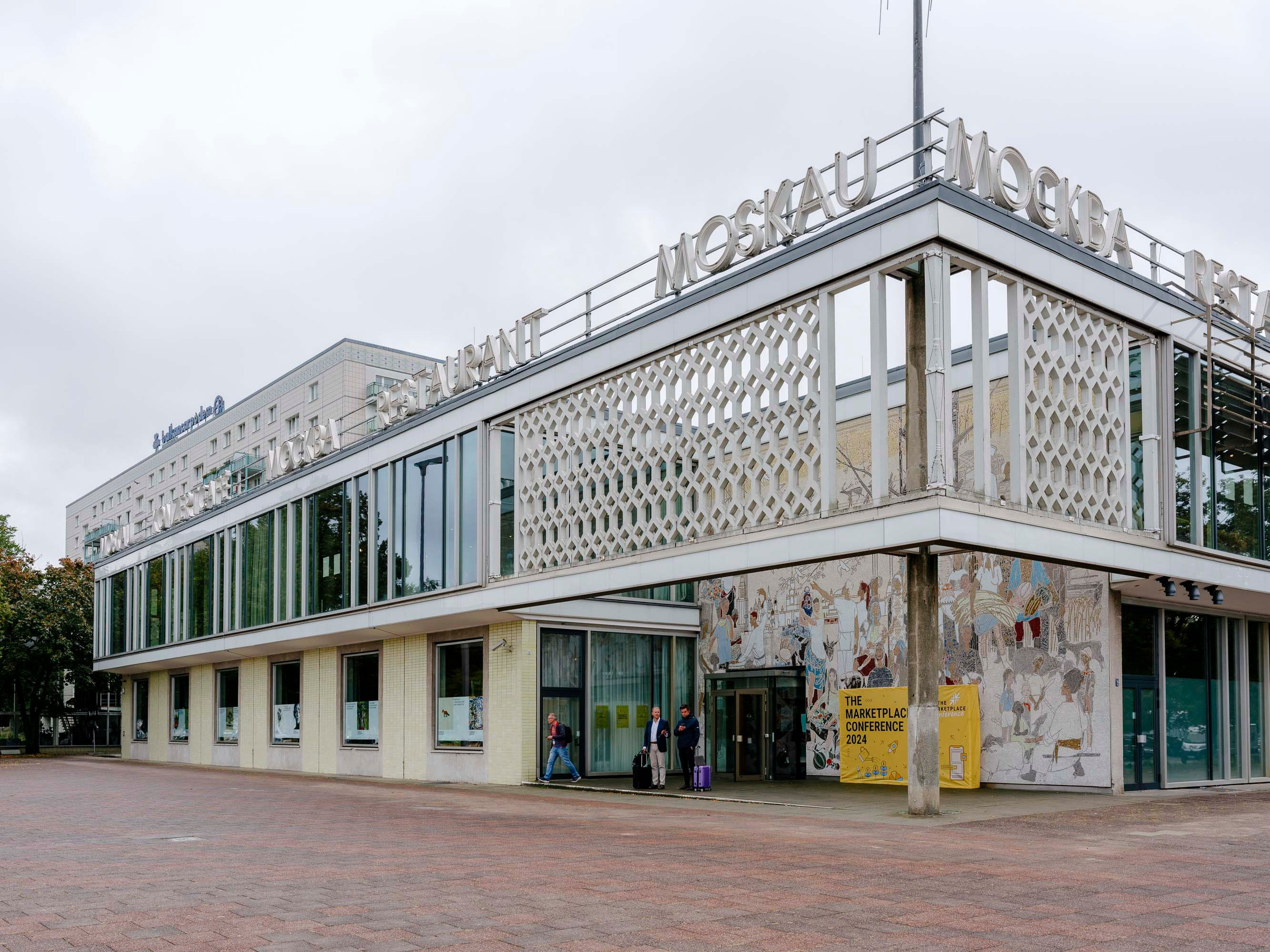 Exactly. Photographer Viktor Nikishov