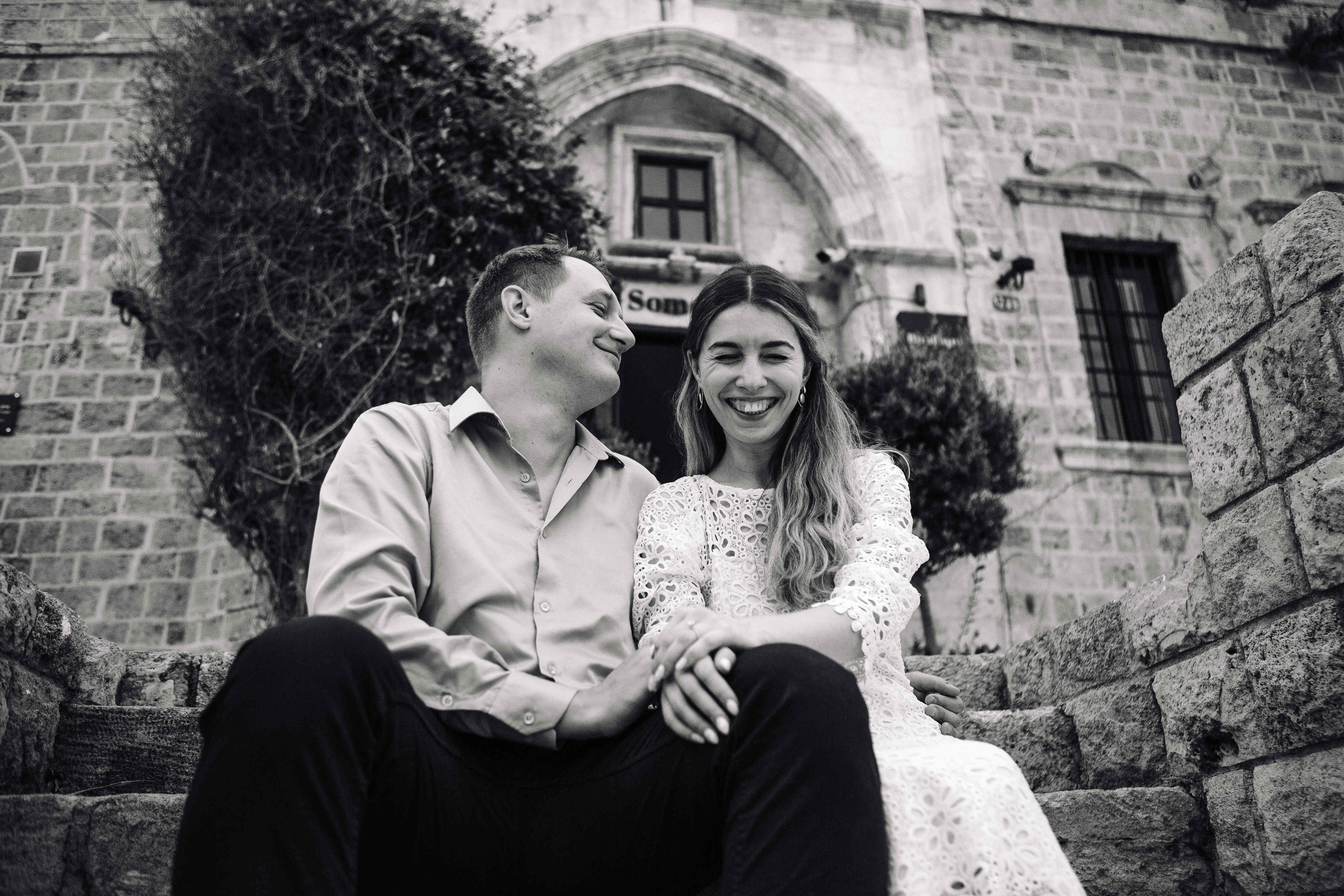 LOVERS IN JAFFO. PHOTOGRAPHER IN ISRAEL