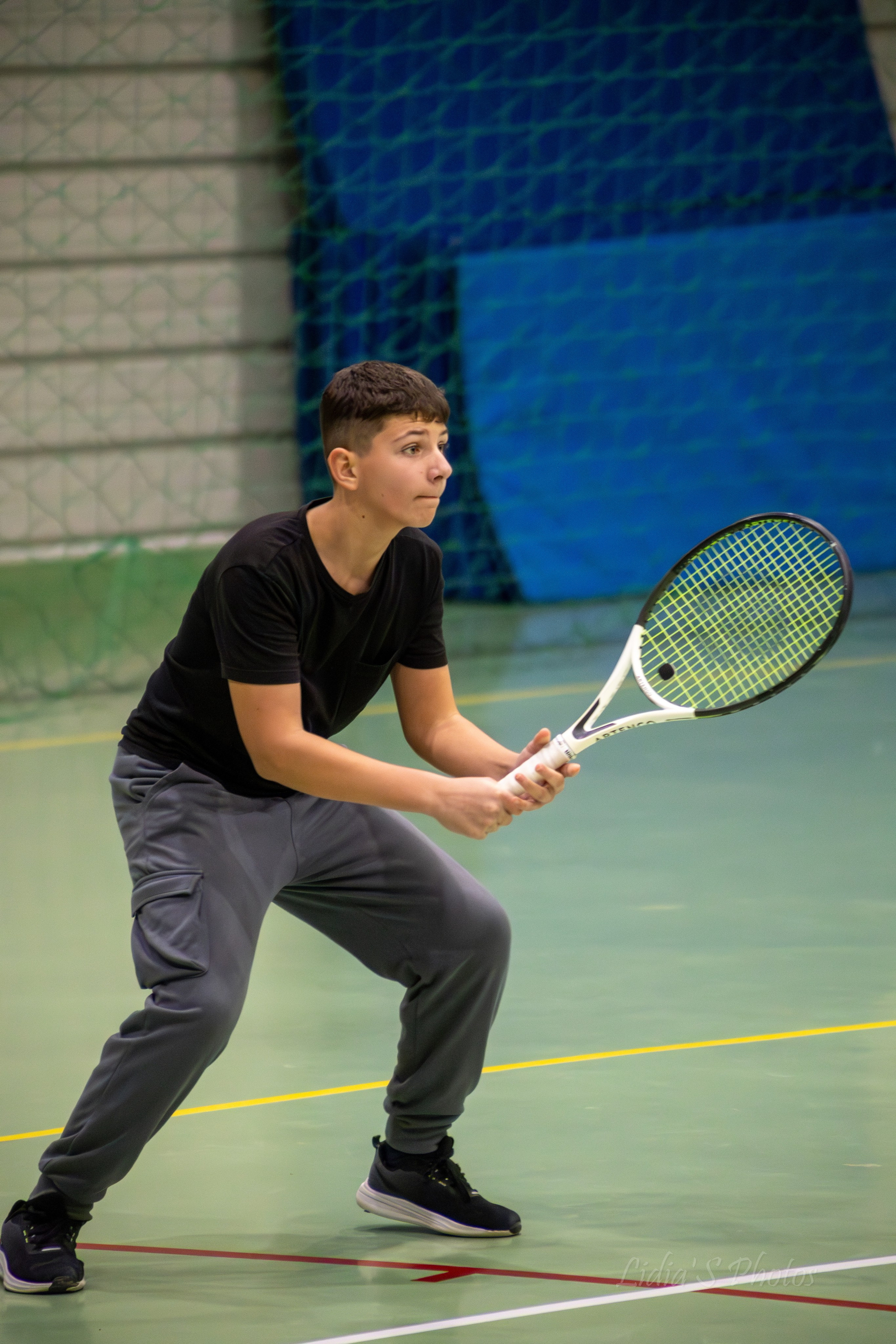 Turneu tenis de camp în sală. Fotograf. Lucrez cu oameni, produse și spații. Portret și fotografie creativă. Bacău, România. Lidia Savinoiu
