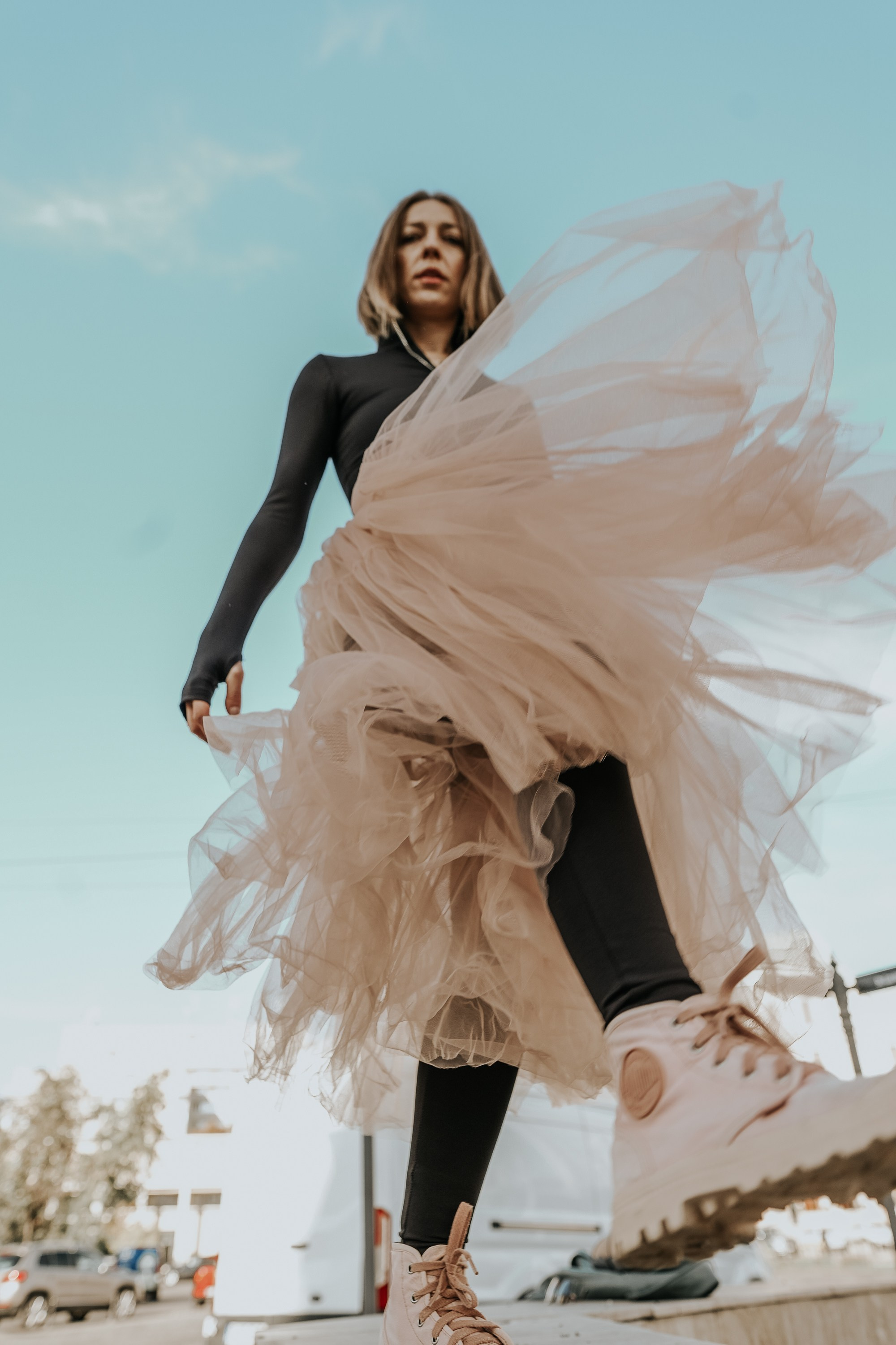 Sunt o Zeita — yoga on street. MARINABUGS