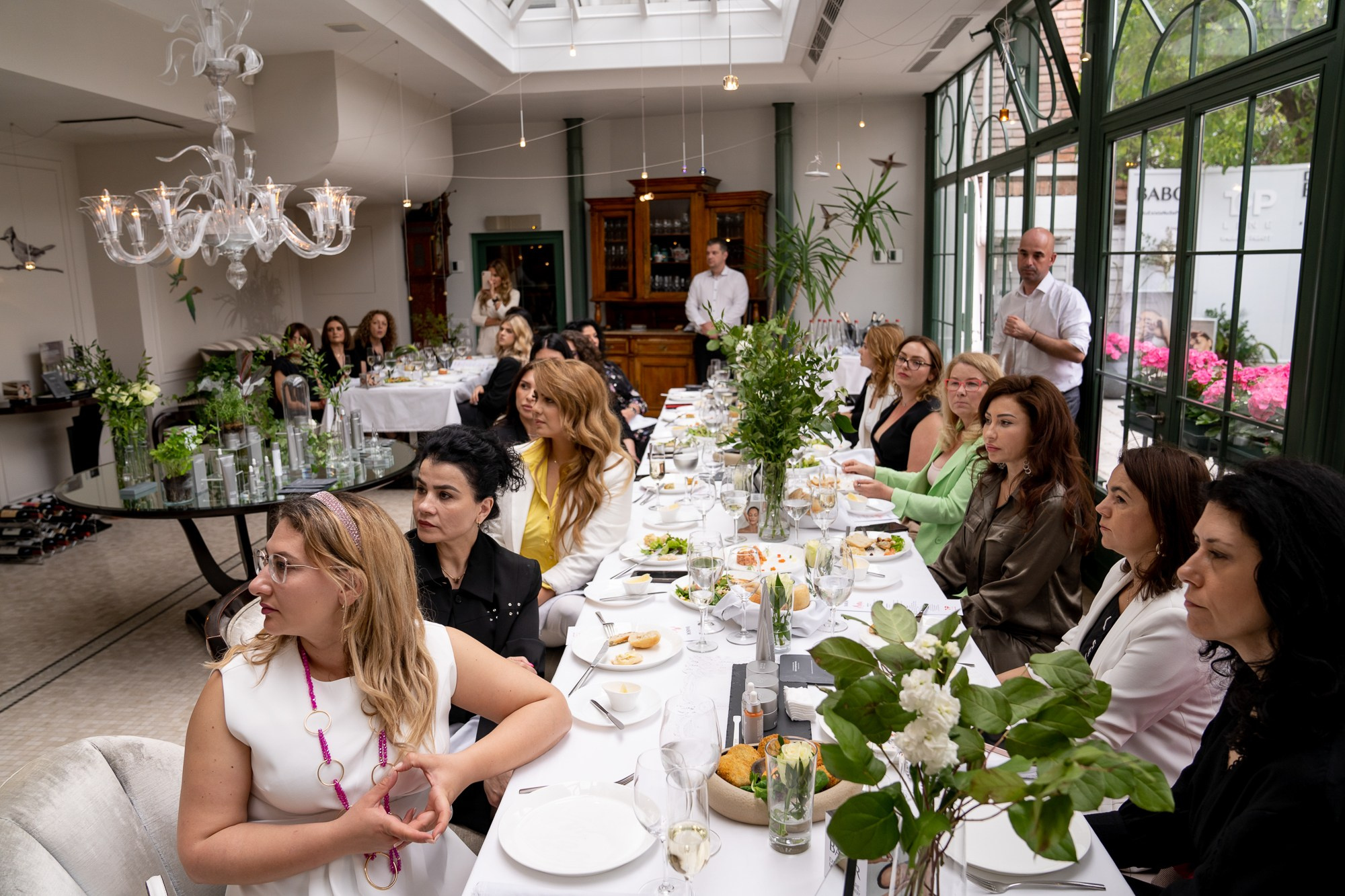 Fotografie Corporate Specializat in Lansări Produs si Serviciu. Fotograf Corporate Business