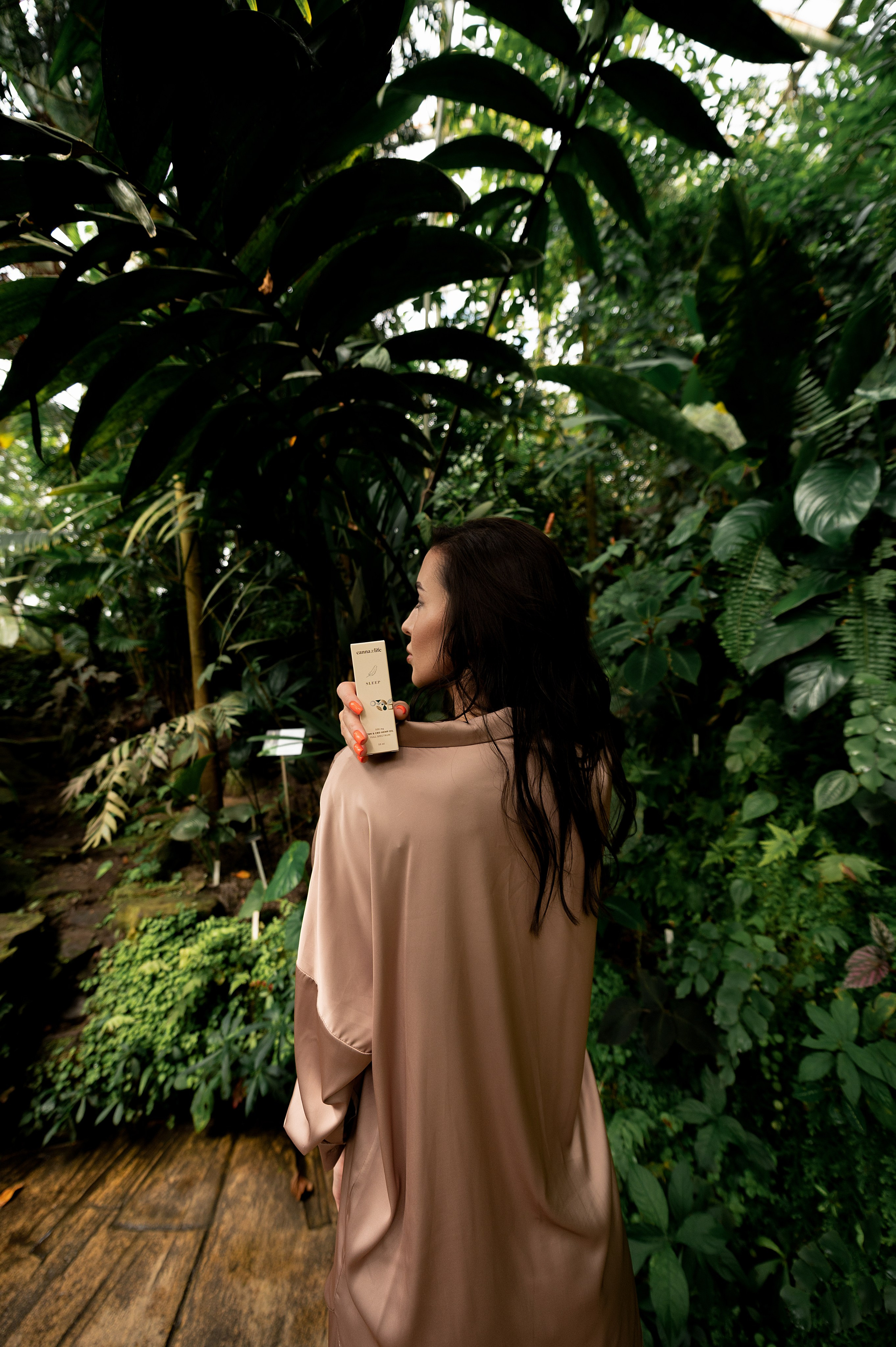 CannaXlife CBD products. ANNA-MARIA PHOTO CONTENT CREATOR — фотограф, эстет, художник и визуальный эксперт в Instagram, работающий в Праге