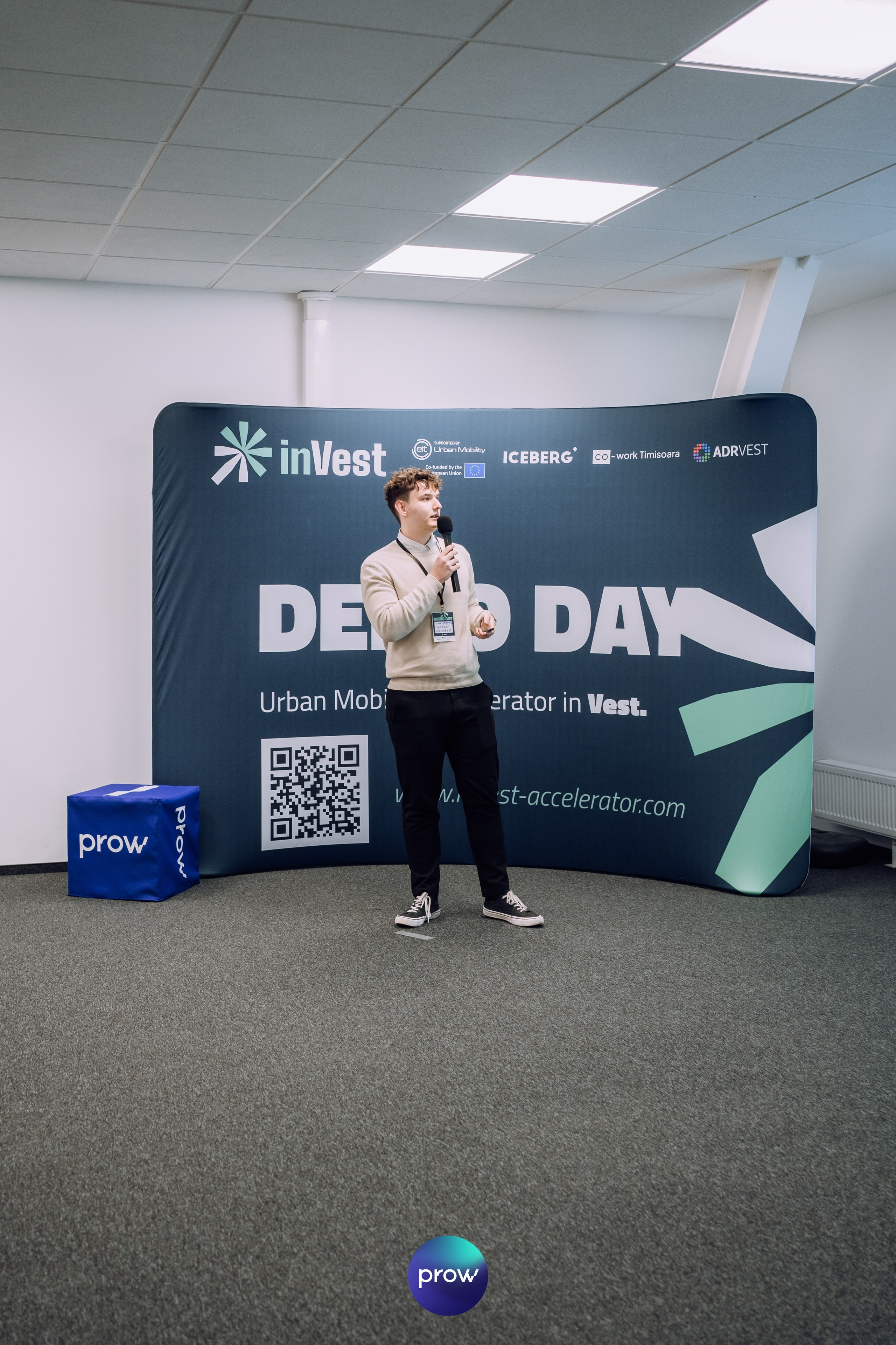 InVest DemoDay @ Cowork. Cozac Cristian Photographer