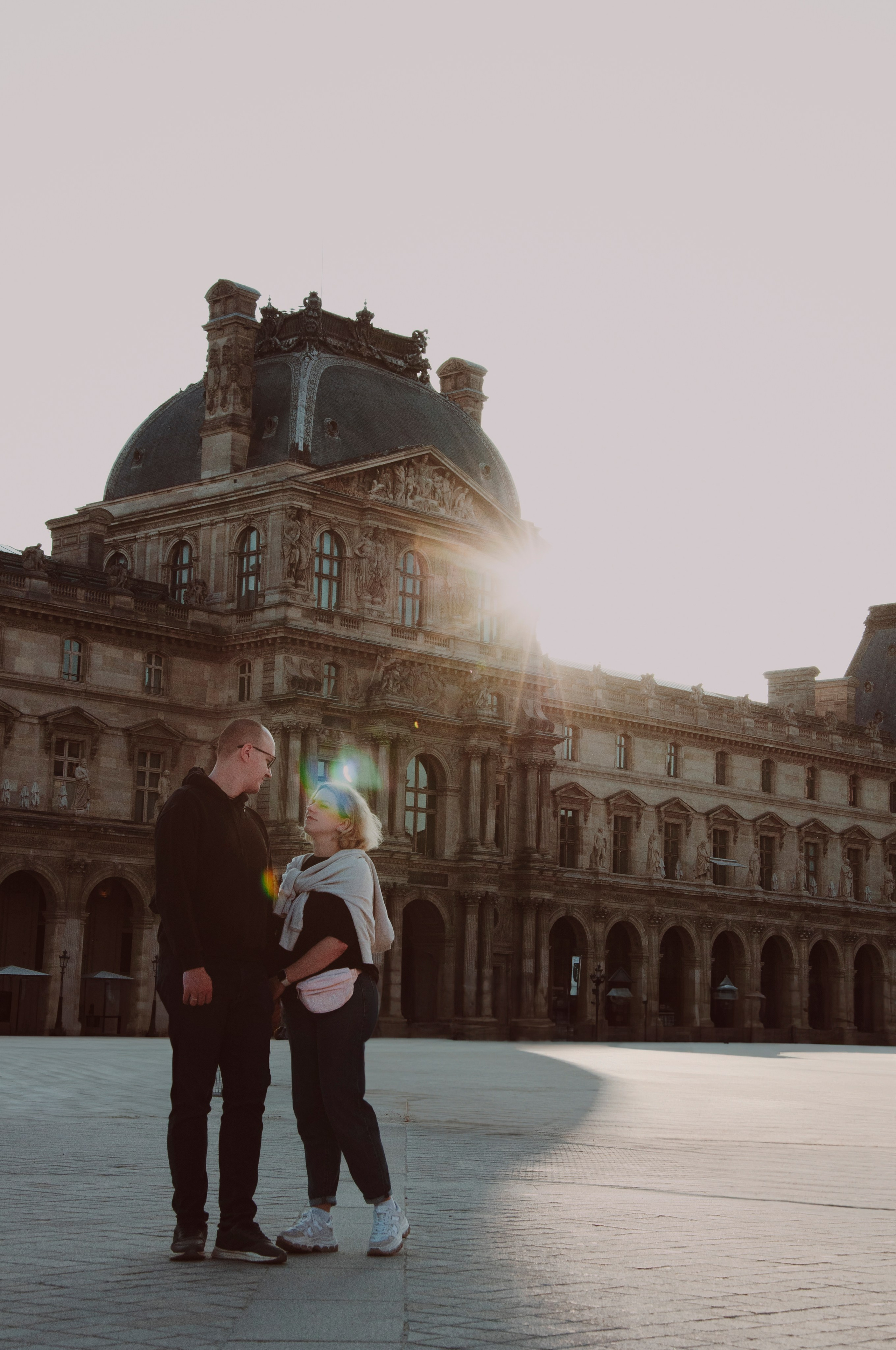Couple photoshoot near the Louvre. Paris photographer — Polina Osipova