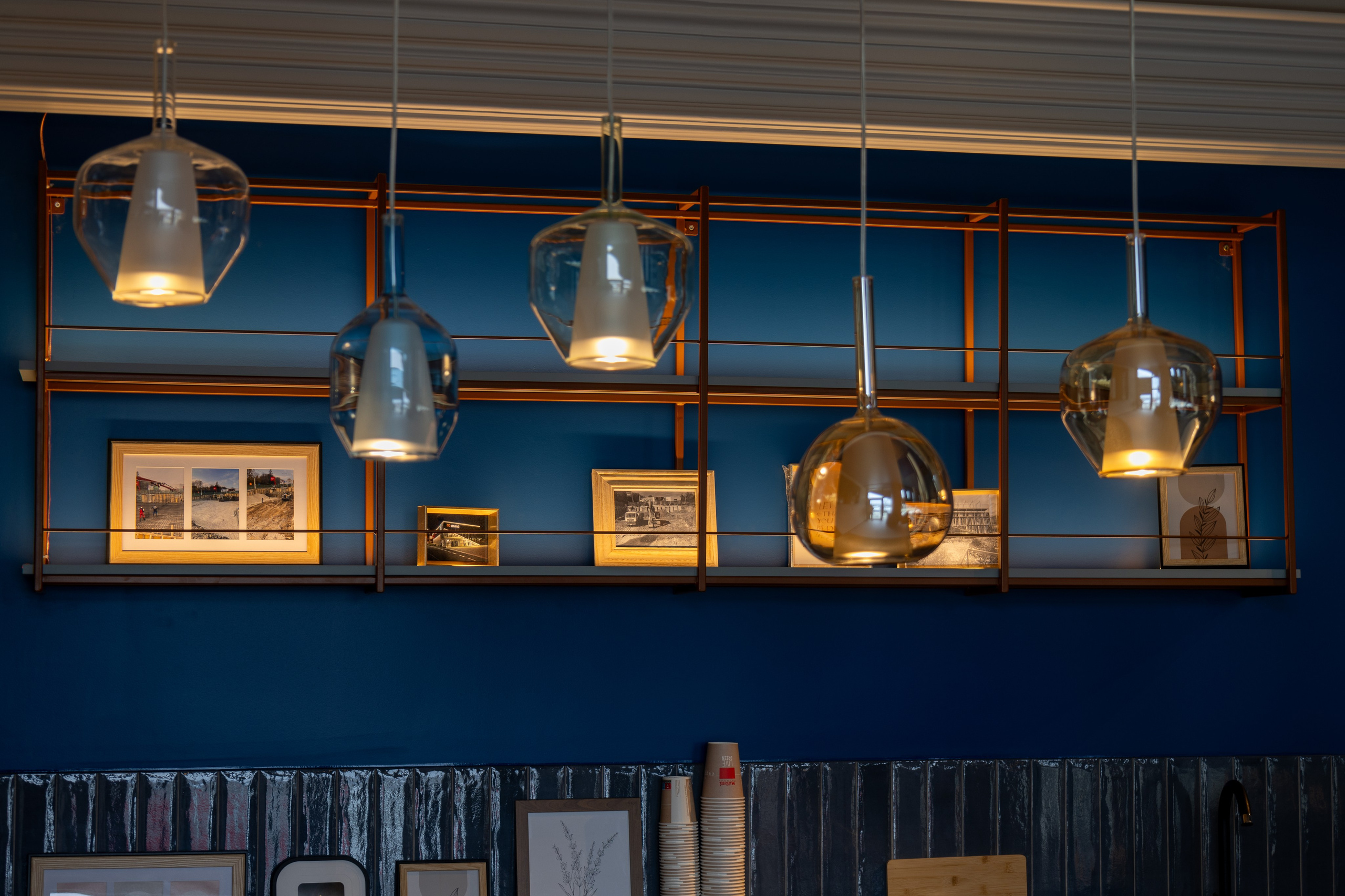 Cafenea “Monte Carlo” Buhuși. Fotograf. Lucrez cu oameni, produse și spații. Portret și fotografie creativă. Bacău, România. Lidia Savinoiu