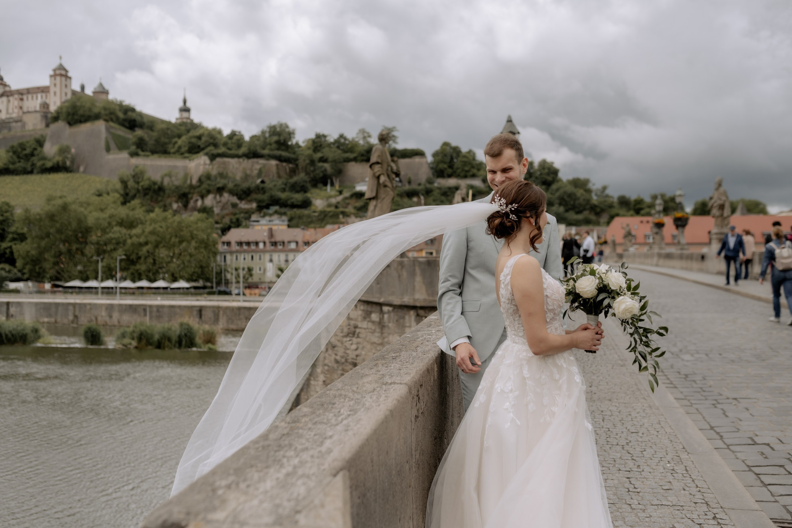 Chom & Kevin | Romantische Hochzeitsbilder in Würzburg – Hochzeitsfotografin Anna Saribekyan. Hochzeitsfotograf Würzburg | Anna Saribekyan