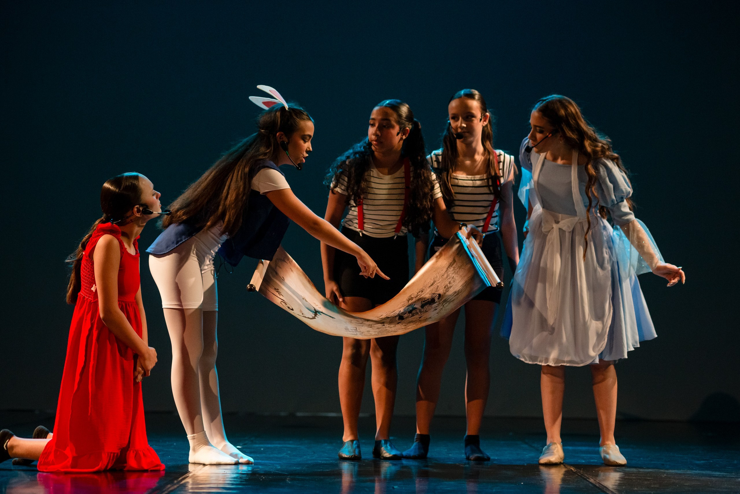 Espetáculo Teatral Alice no País das Maravilhas — Recriarte