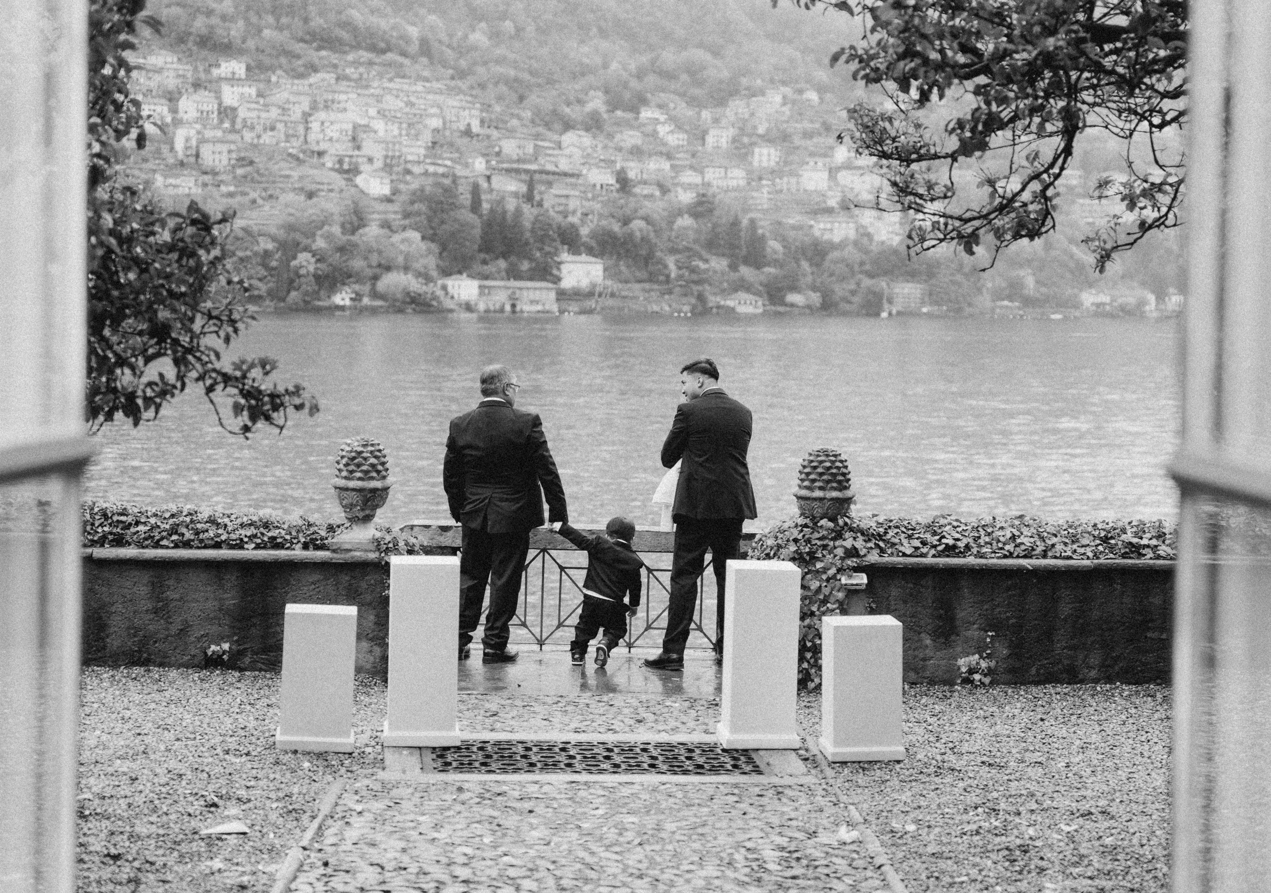 BEATRICE AND RAFAELE_LAKE COMO_Villa Regina Teodolinda. PHOTOGRAPHER IN ITALY