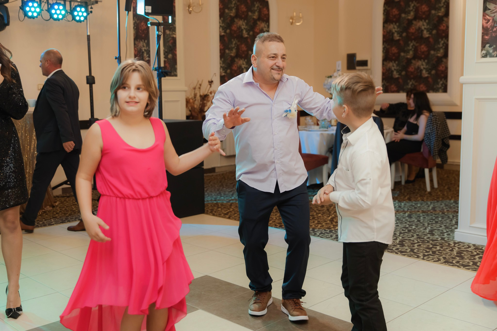 Mihai & Oana. Servicii foto-video profesionale, pentru momente de neuitat