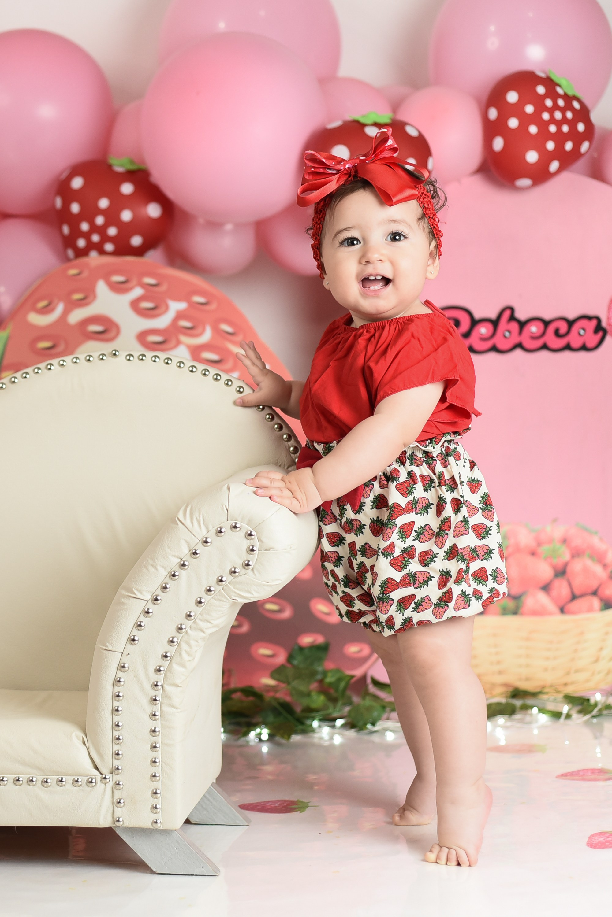 Sesión 1er año de Rebeca. Temática: Frutillita + Mini Sesión Navideña. Fotografo de casamiento en misiones y fotógrafo de familia  Posadas