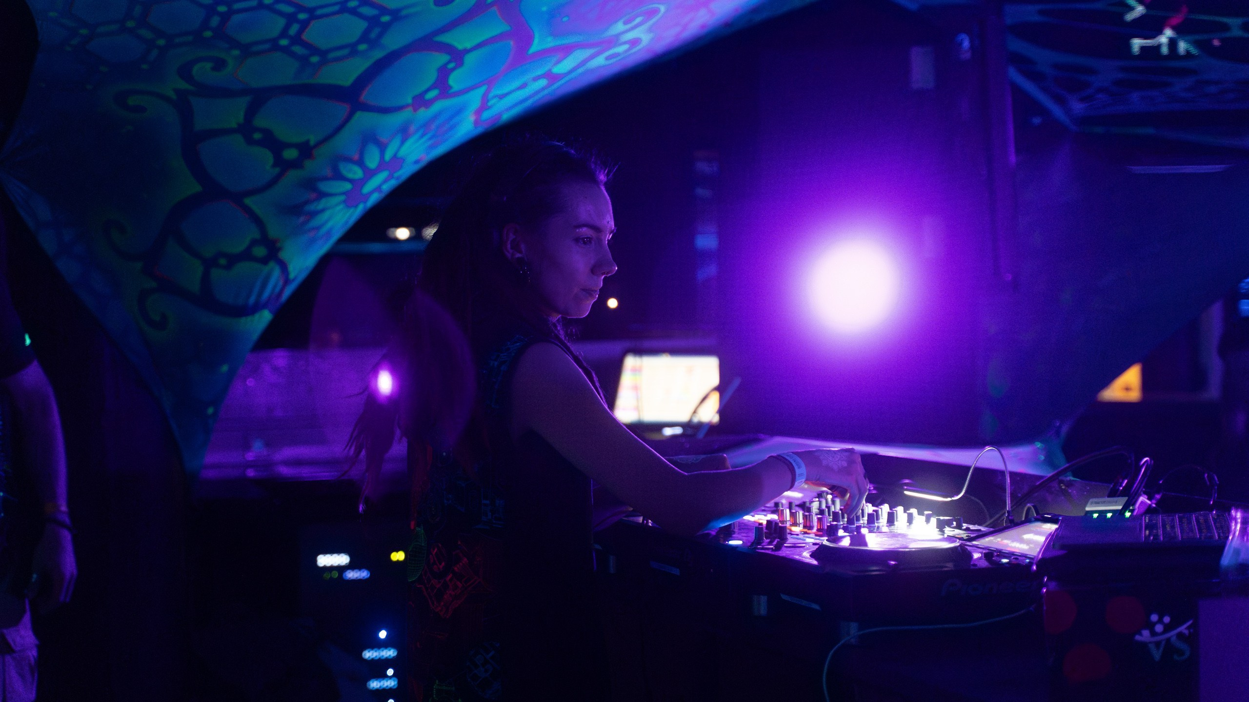 Nibirus People Techno Party Photography - 808Media. 808Media – Professionelle Foto- und Videografie für Restaurants, Hotels, Events und Hochzeiten in Innsbruck und Tirol