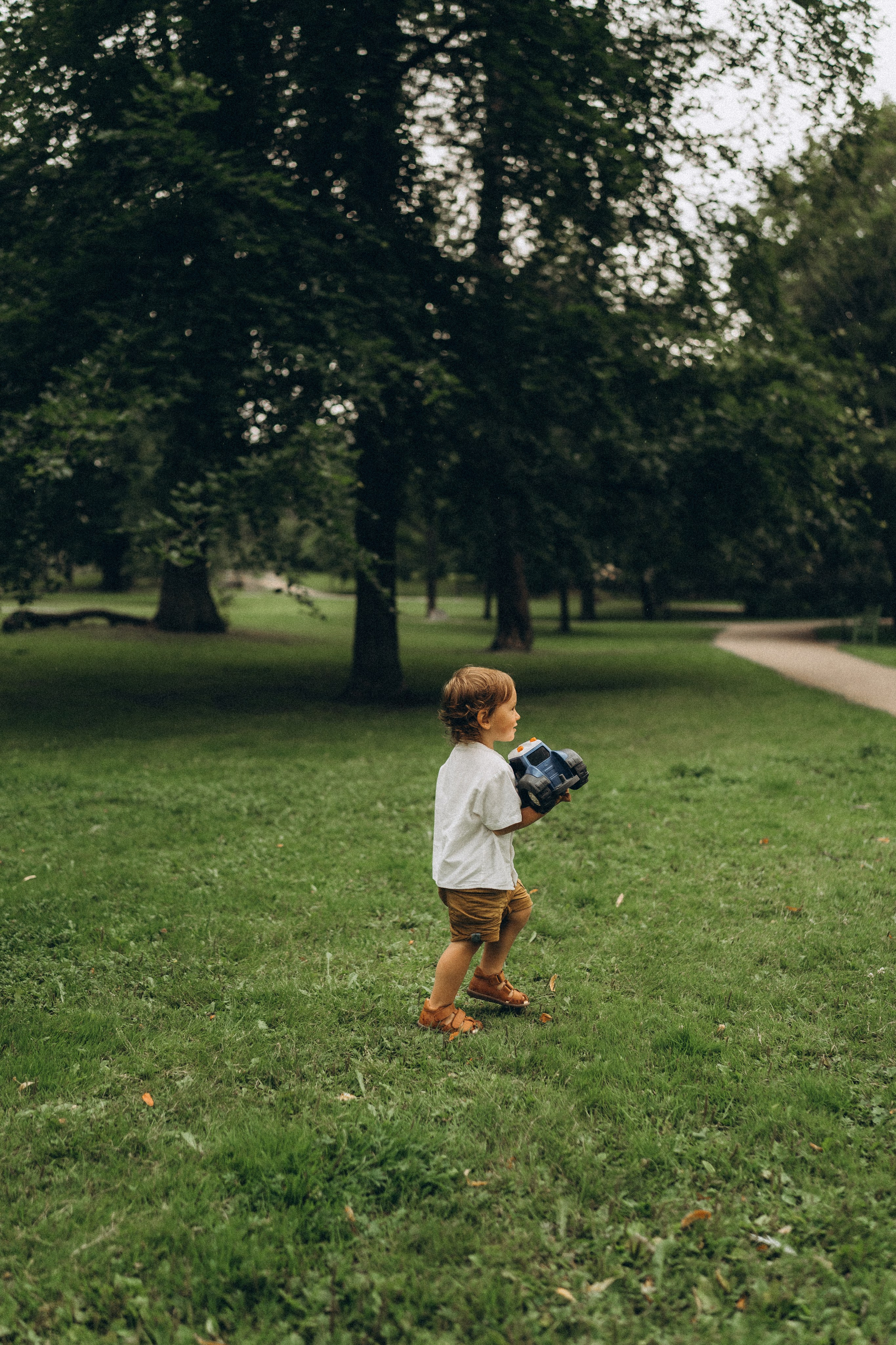 Kaivopuisto. Wedding and potrait photographer in Helsinki Vickan O