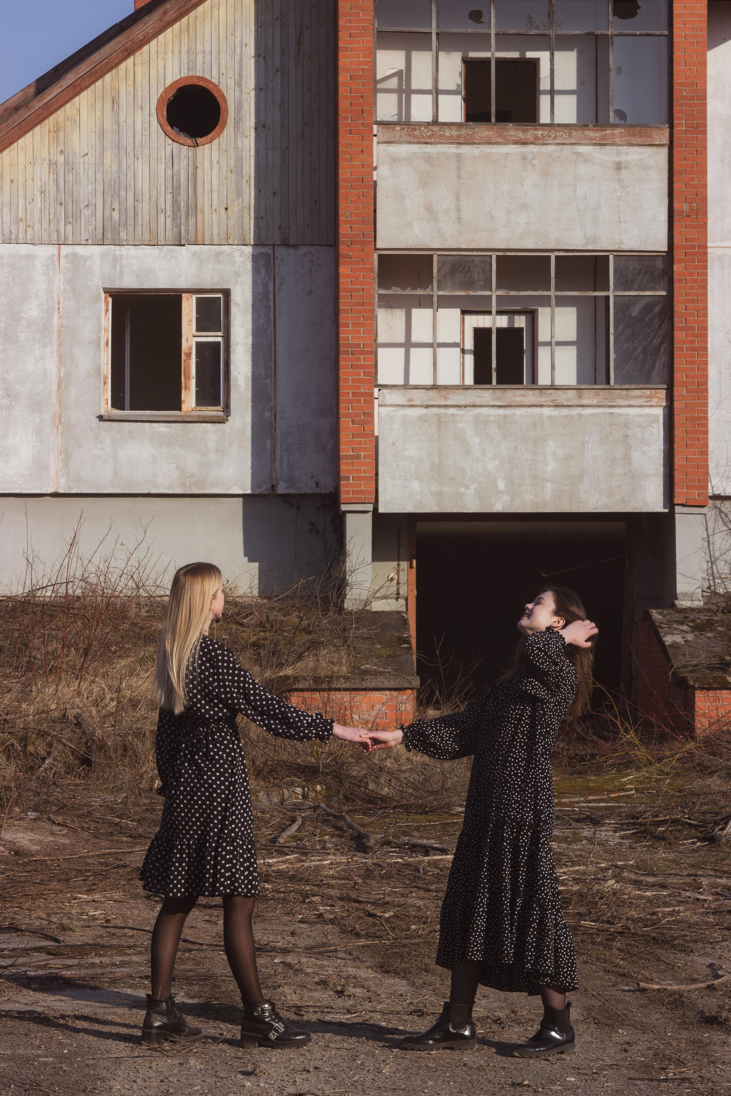 Ana & Akvilė. Fotografė Aleksandra Samozvanova