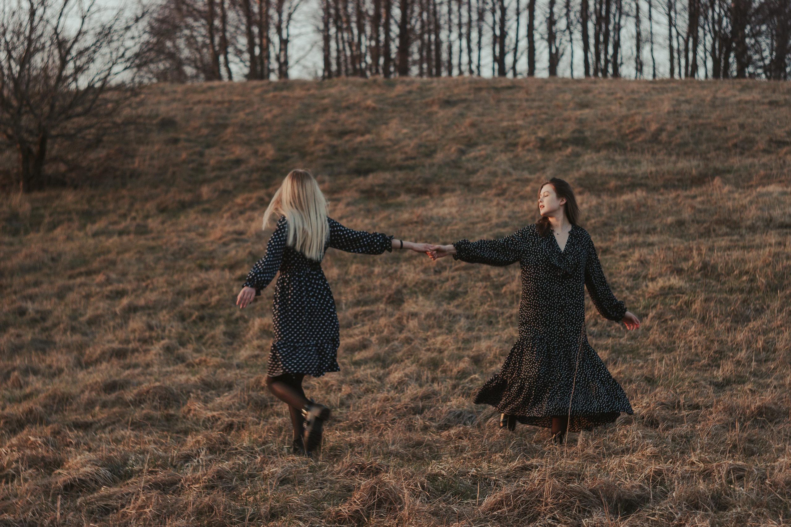 Ana & Akvilė. Fotografė Aleksandra Samozvanova
