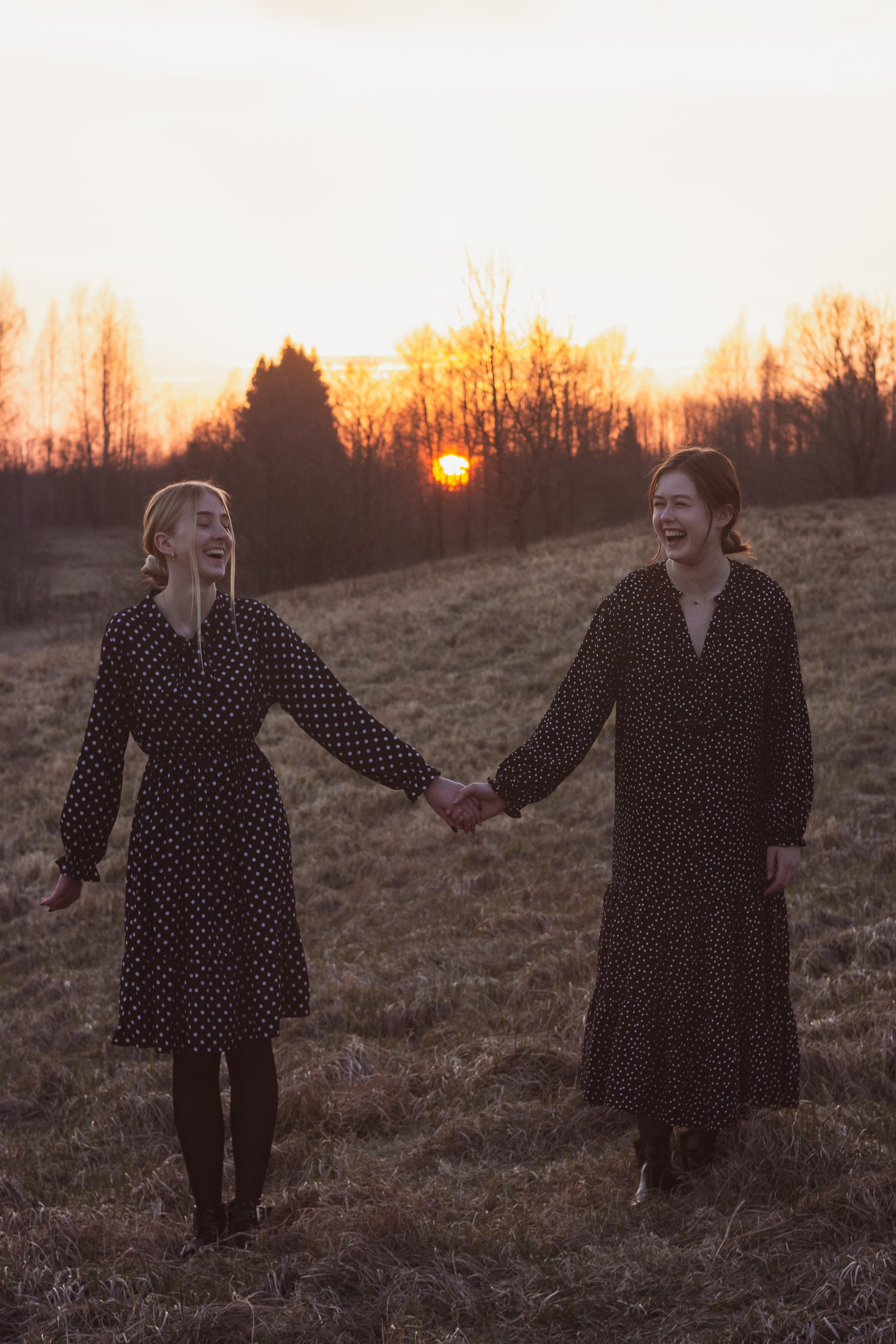 Ana & Akvilė. Fotografė Aleksandra Samozvanova