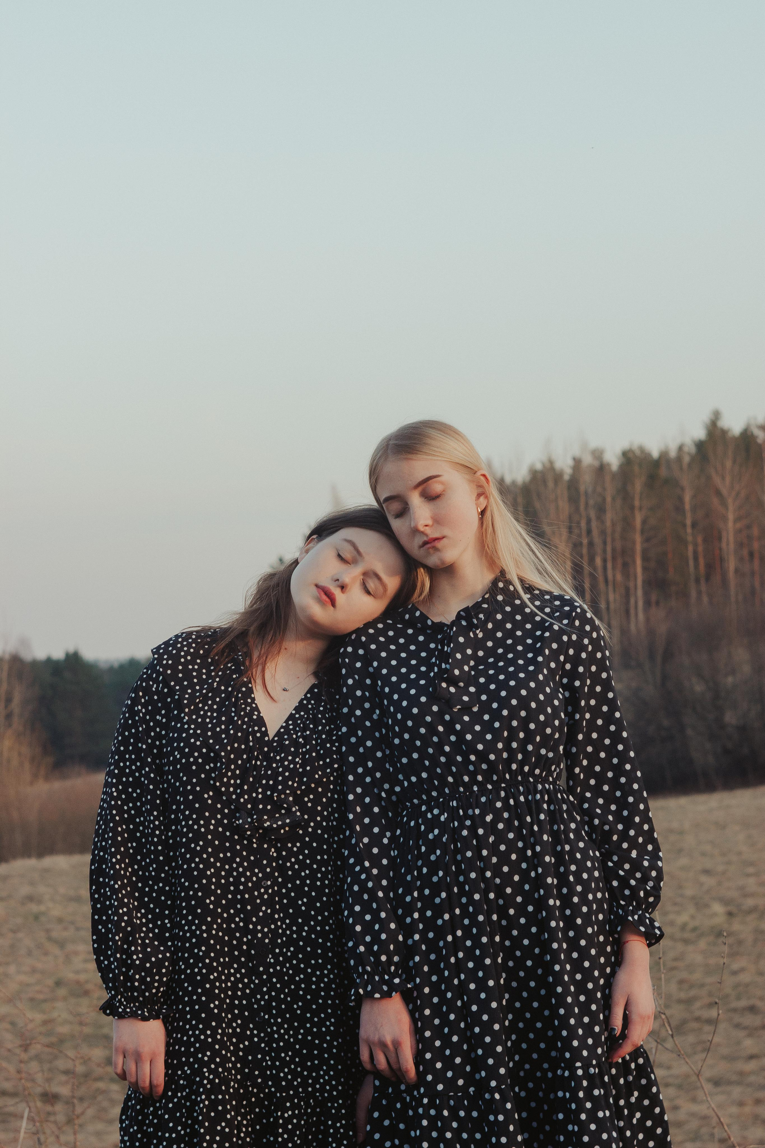 Ana & Akvilė. Fotografė Aleksandra Samozvanova