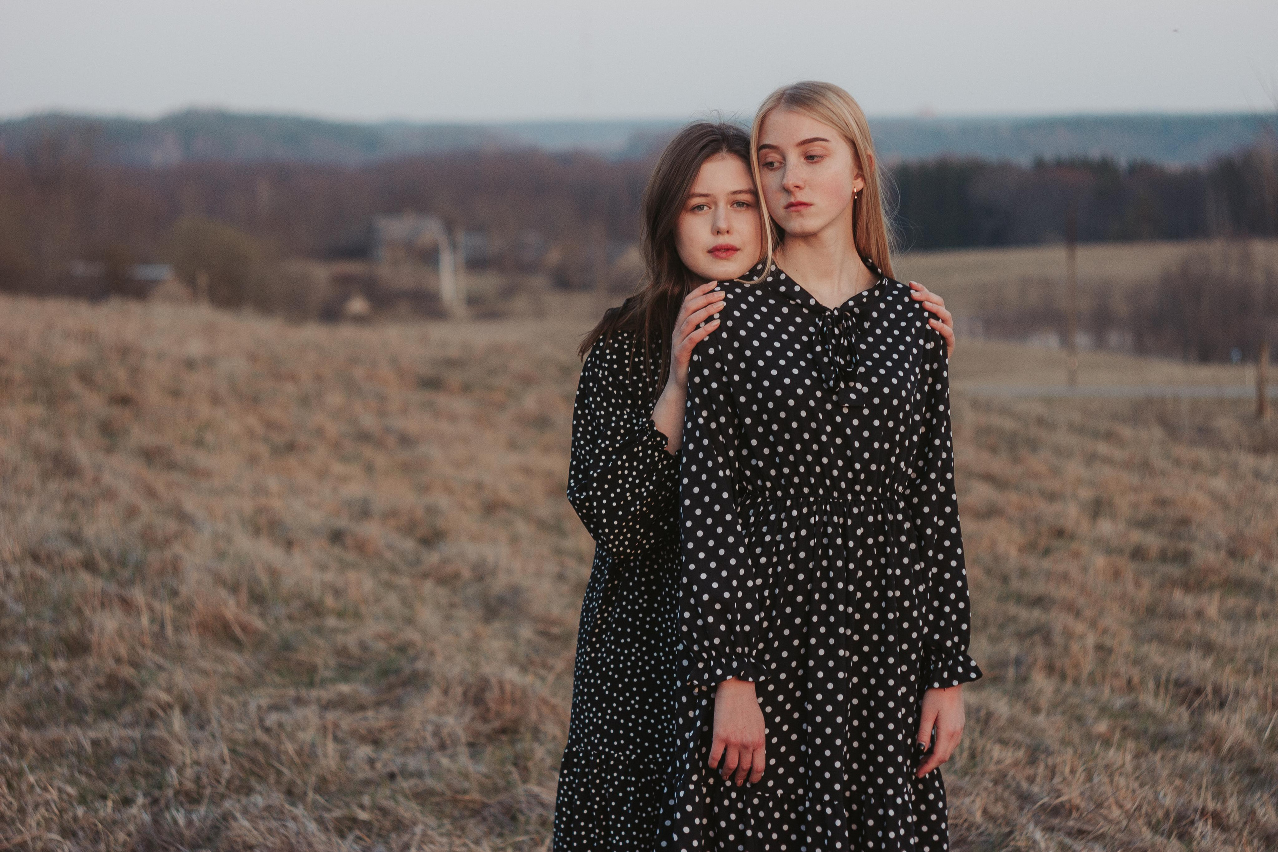 Ana & Akvilė. Fotografė Aleksandra Samozvanova