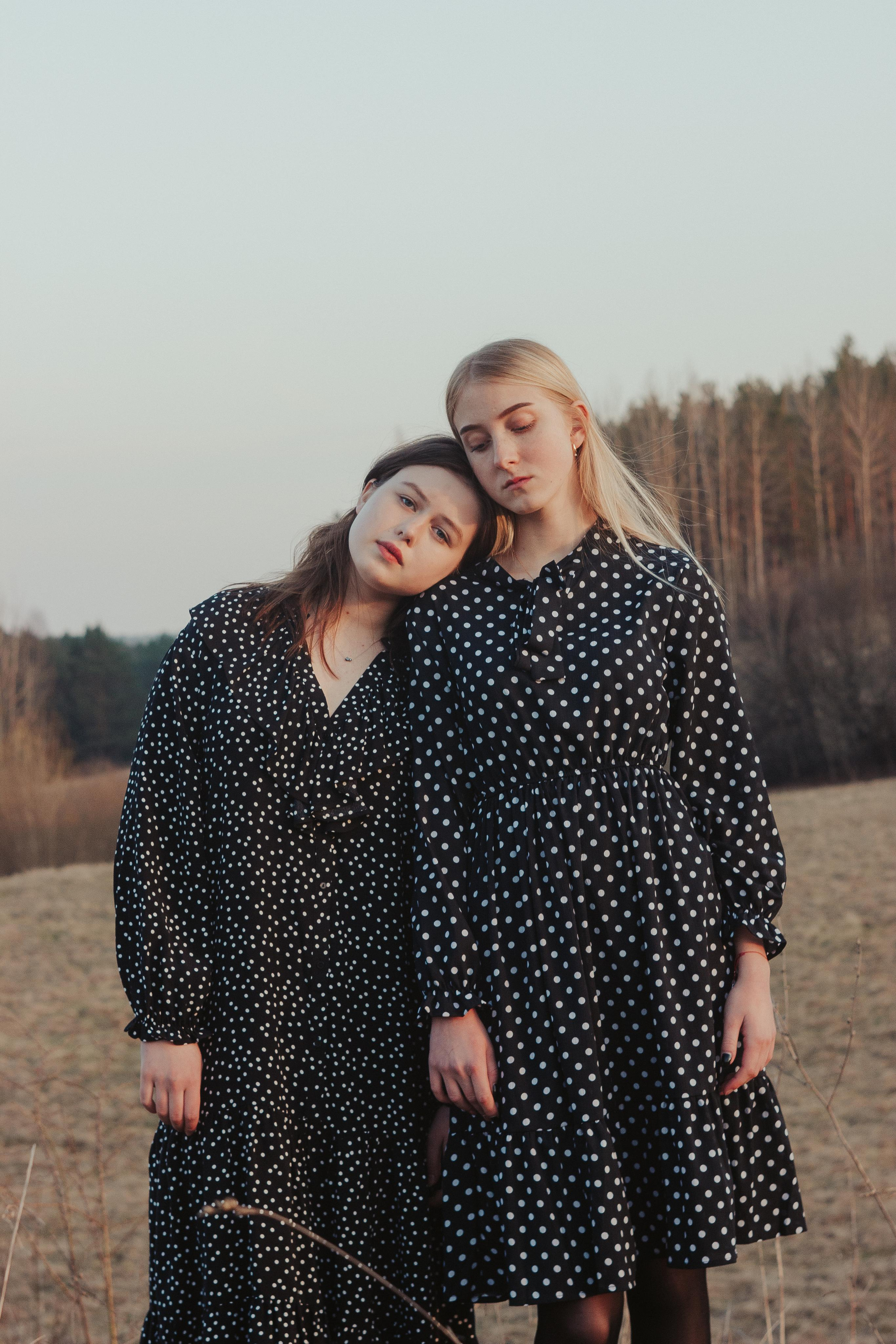 Ana & Akvilė. Fotografė Aleksandra Samozvanova