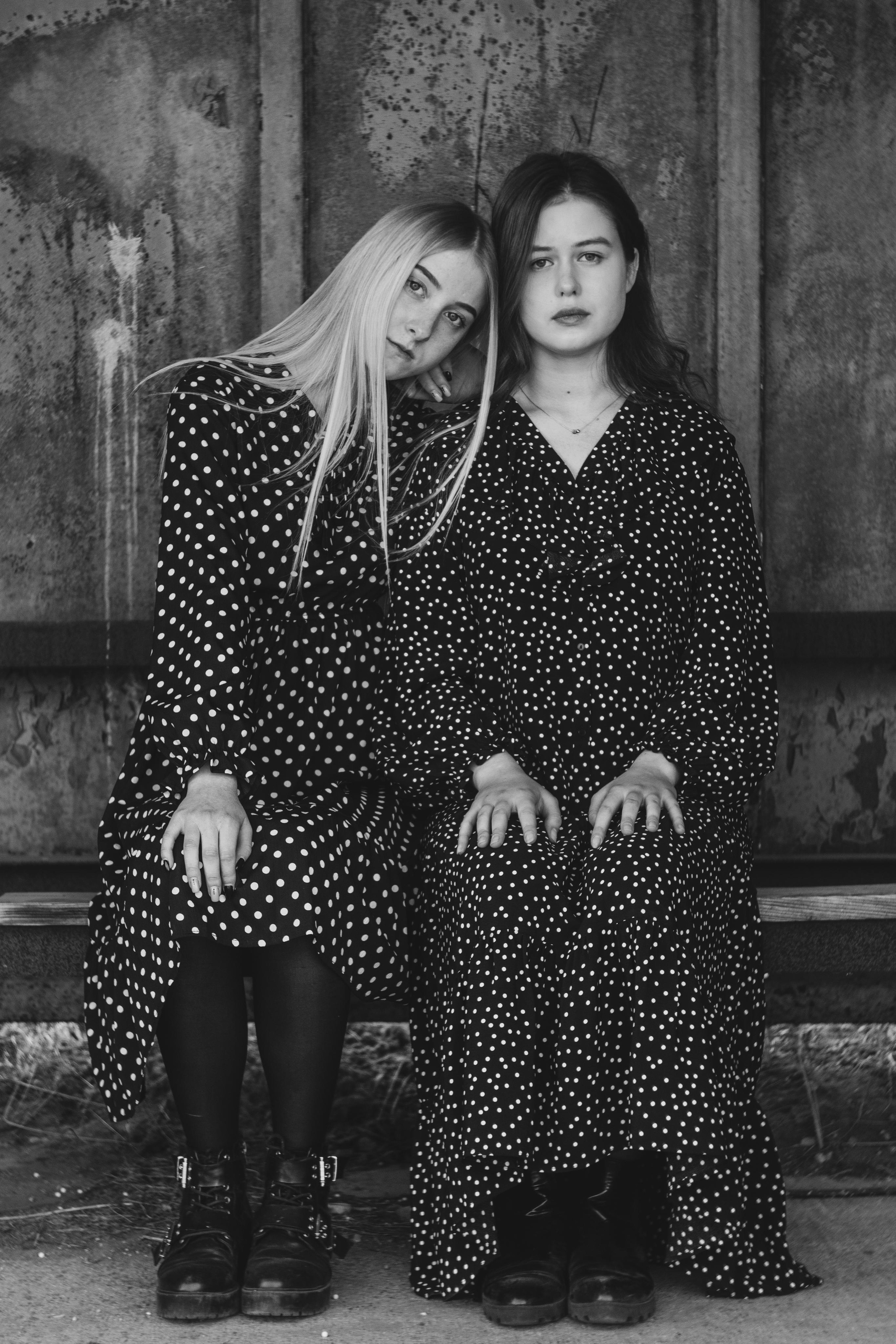 Ana & Akvilė. Fotografė Aleksandra Samozvanova