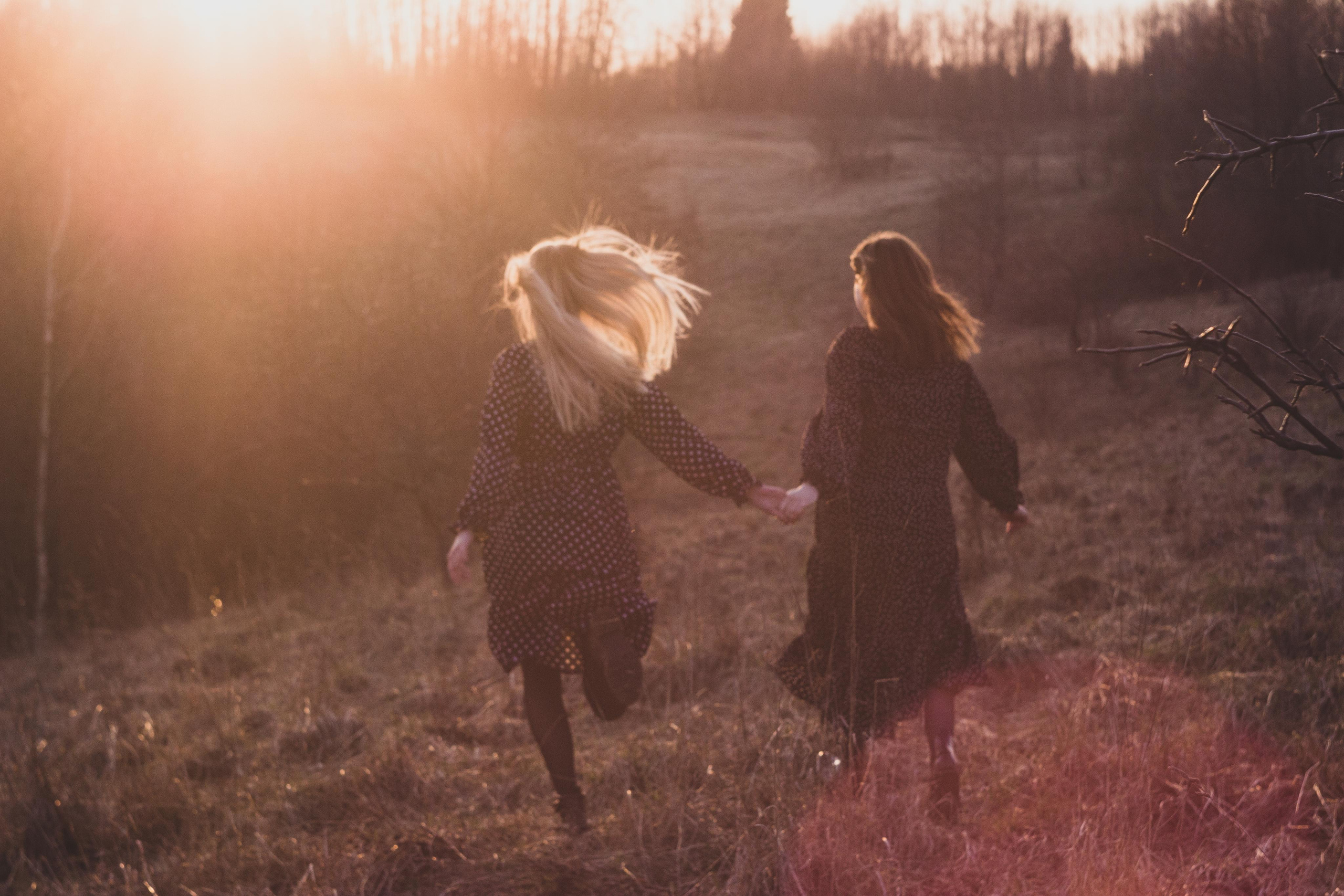 Ana & Akvilė. Fotografė Aleksandra Samozvanova