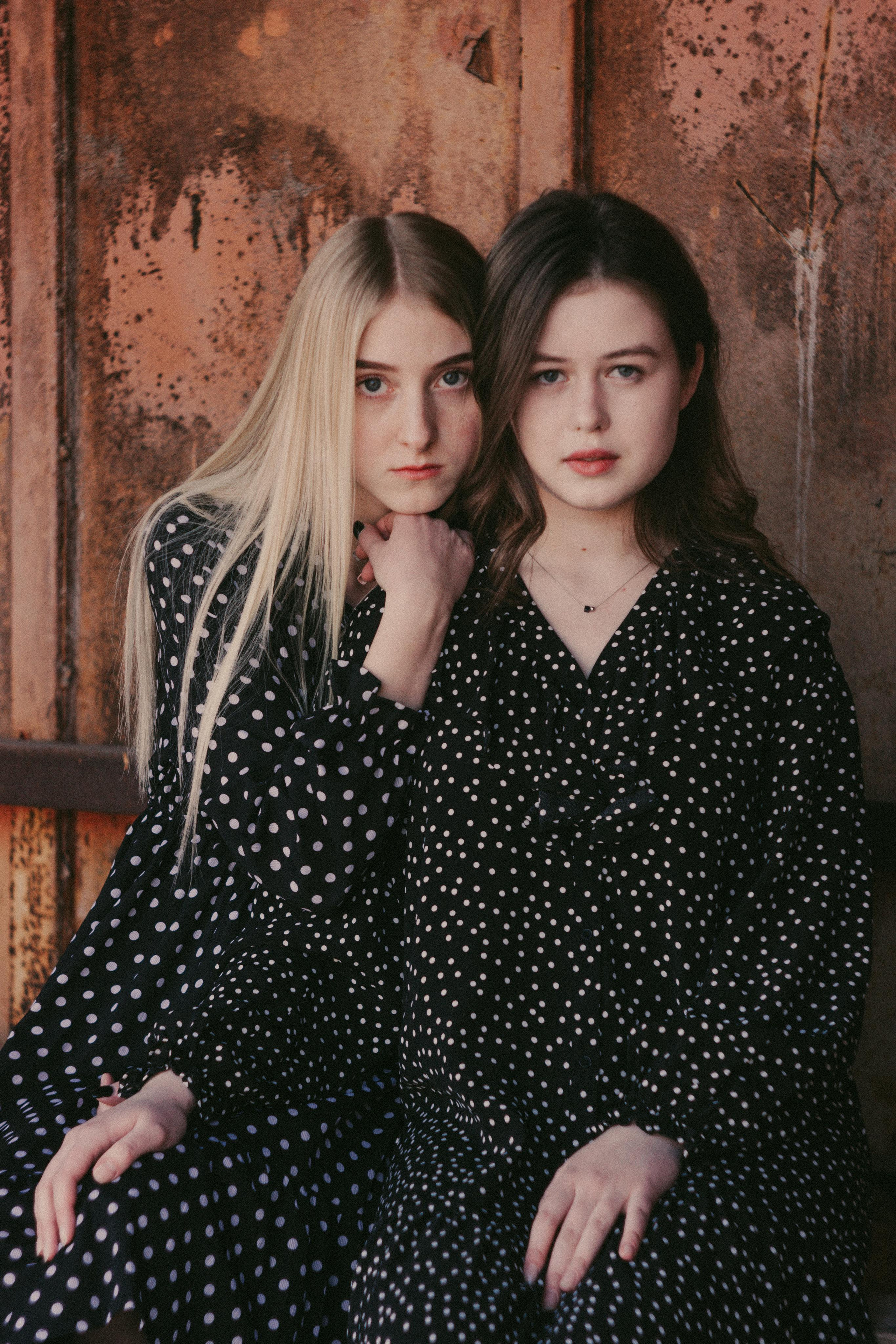 Ana & Akvilė. Fotografė Aleksandra Samozvanova
