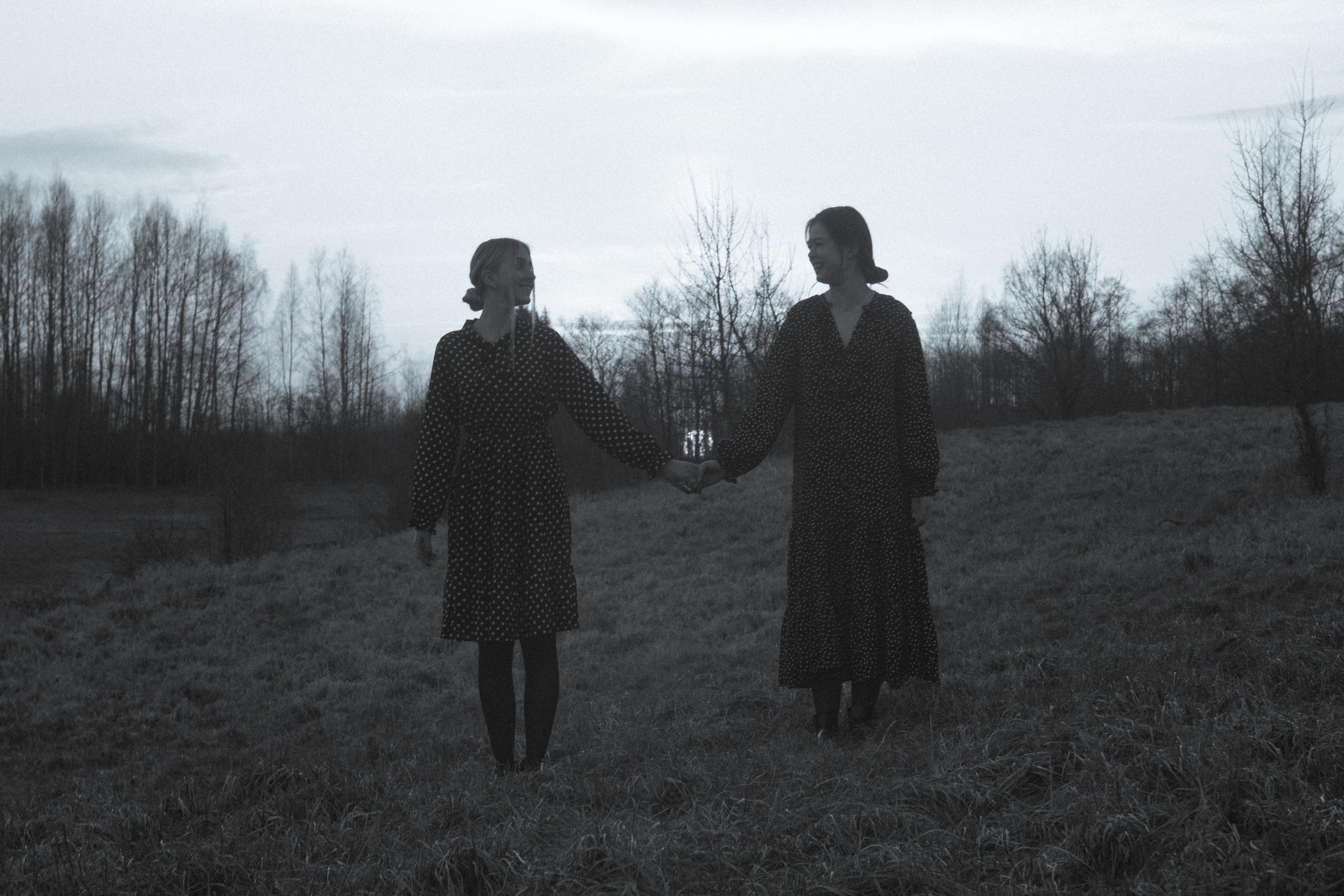 Ana & Akvilė. Fotografė Aleksandra Samozvanova