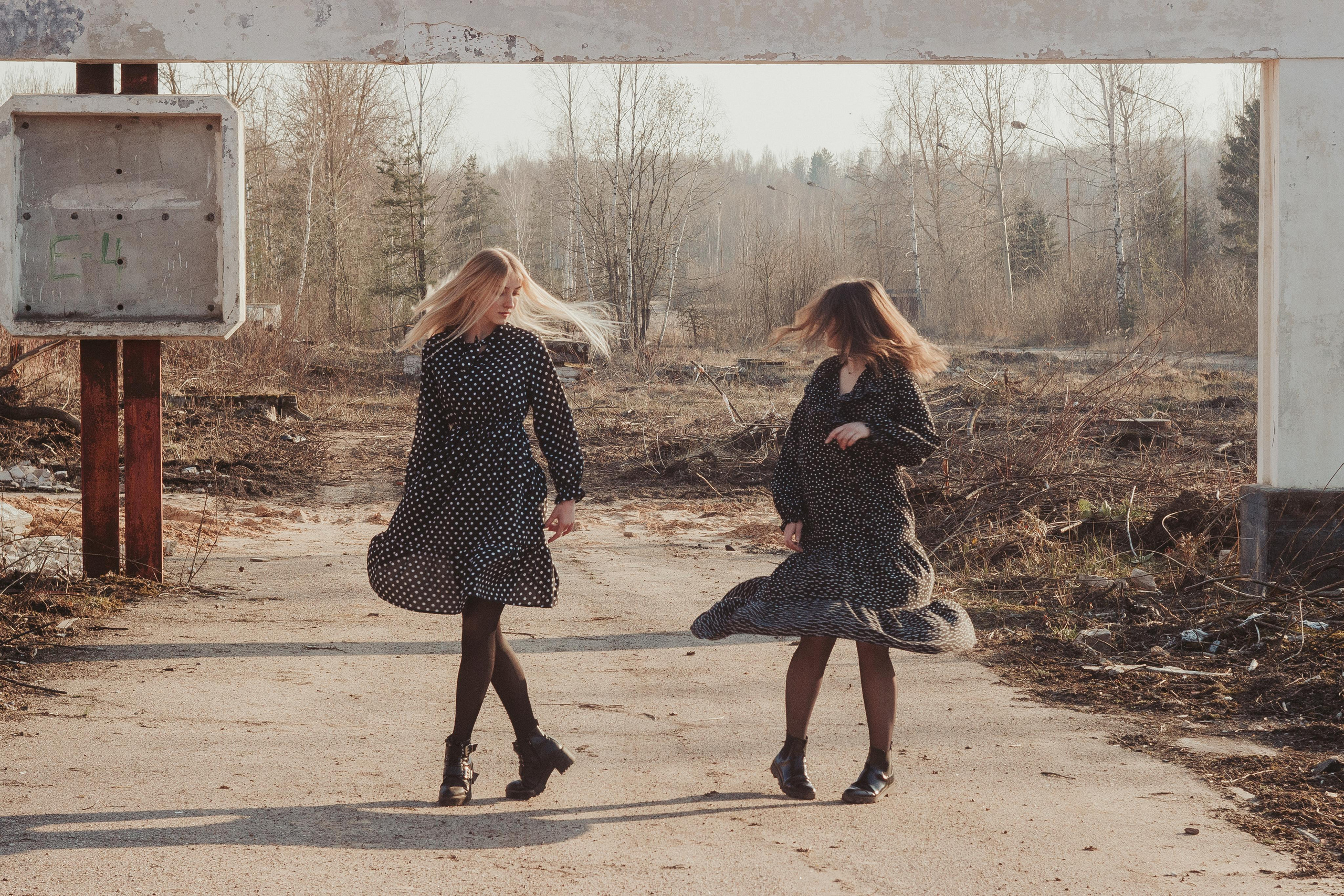 Ana & Akvilė. Fotografė Aleksandra Samozvanova
