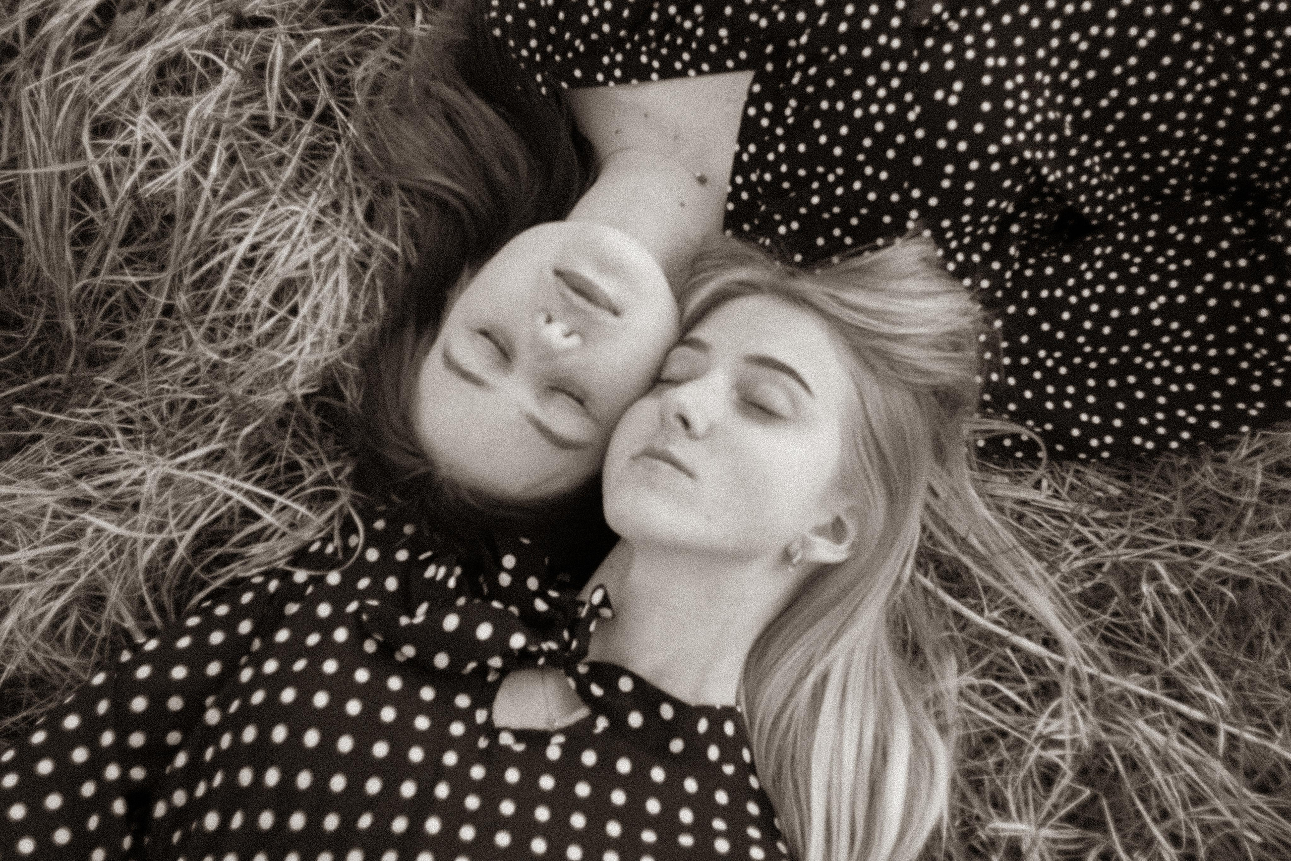 Ana & Akvilė. Fotografė Aleksandra Samozvanova