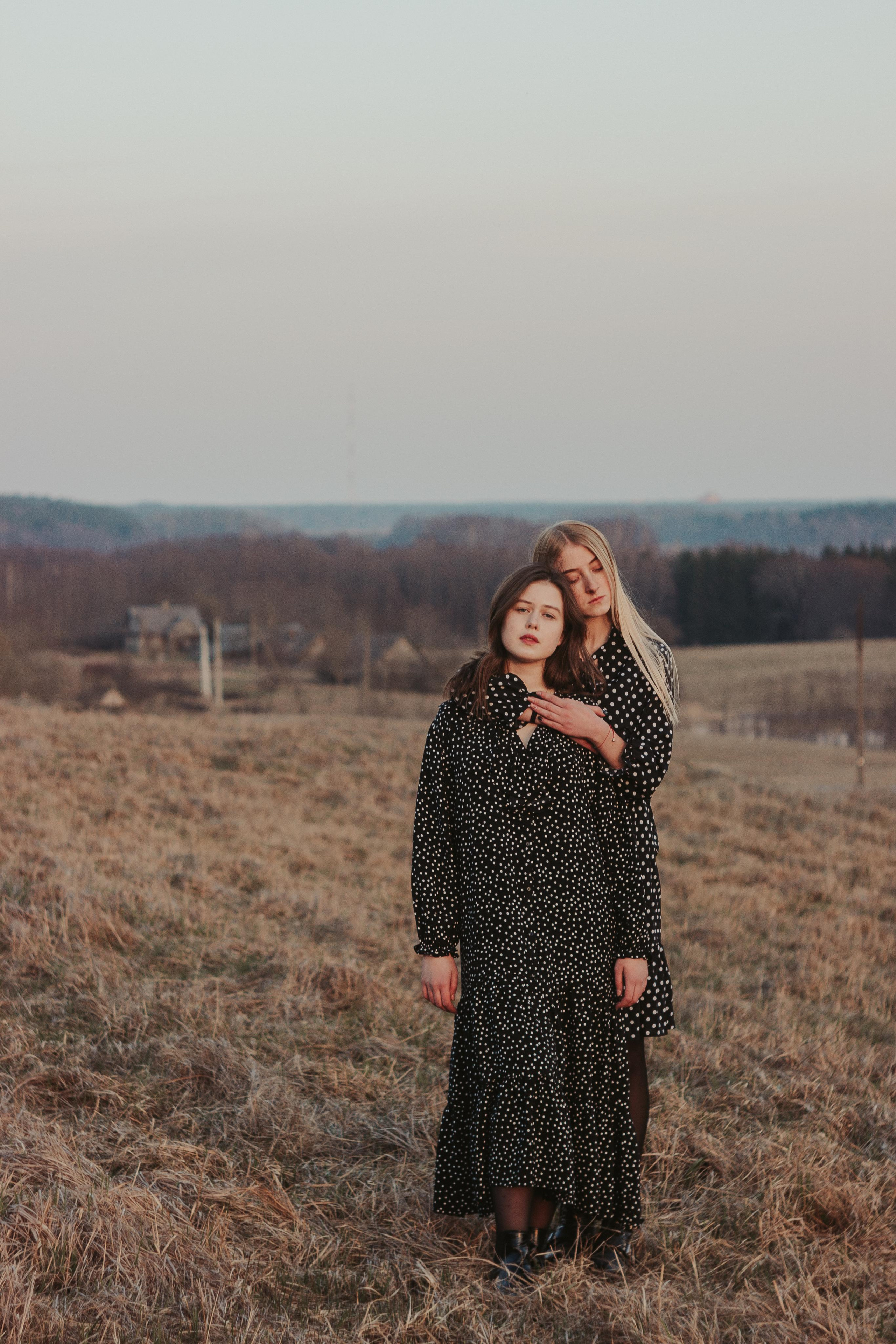 Ana & Akvilė. Fotografė Aleksandra Samozvanova
