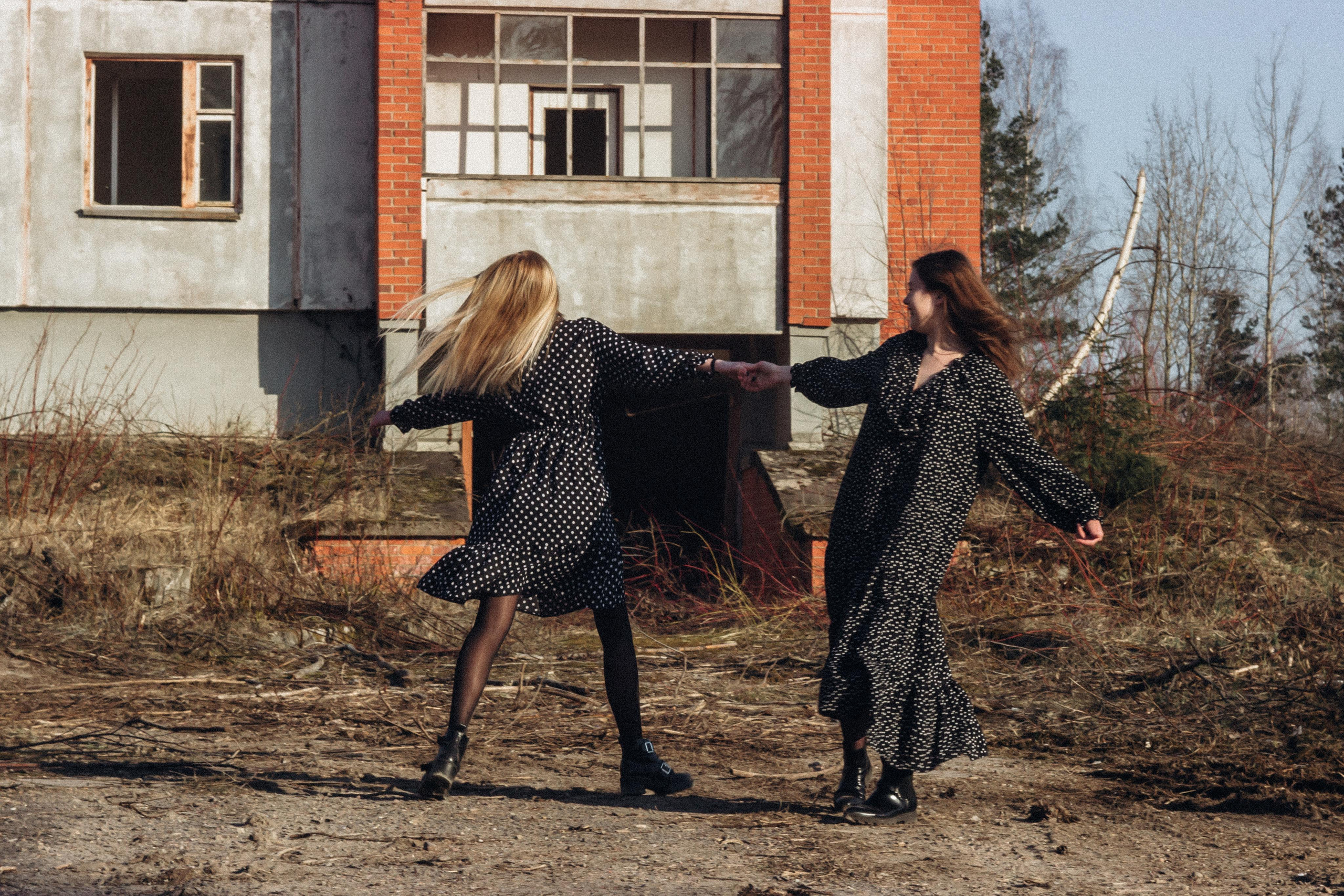Ana & Akvilė. Fotografė Aleksandra Samozvanova