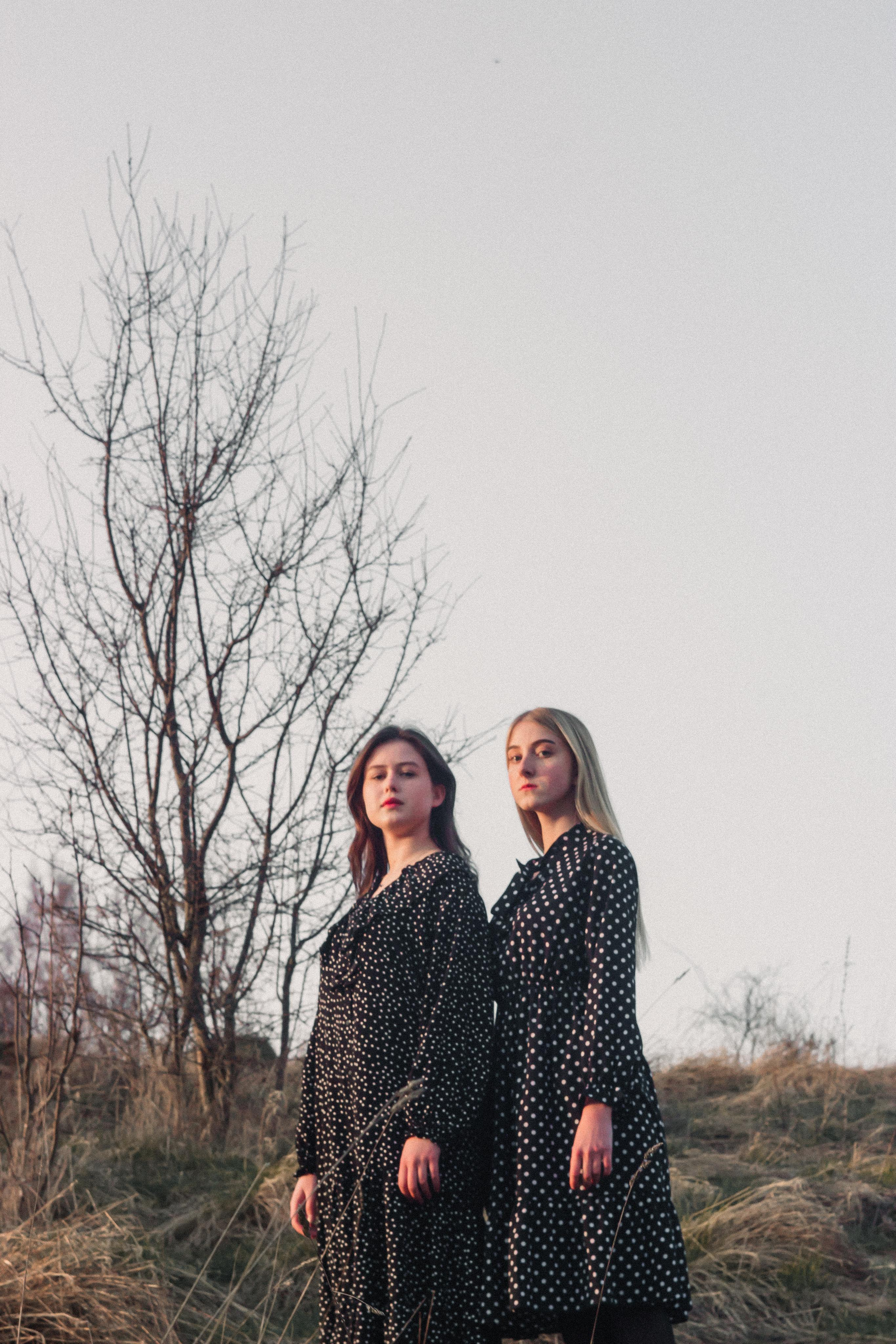 Ana & Akvilė. Fotografė Aleksandra Samozvanova