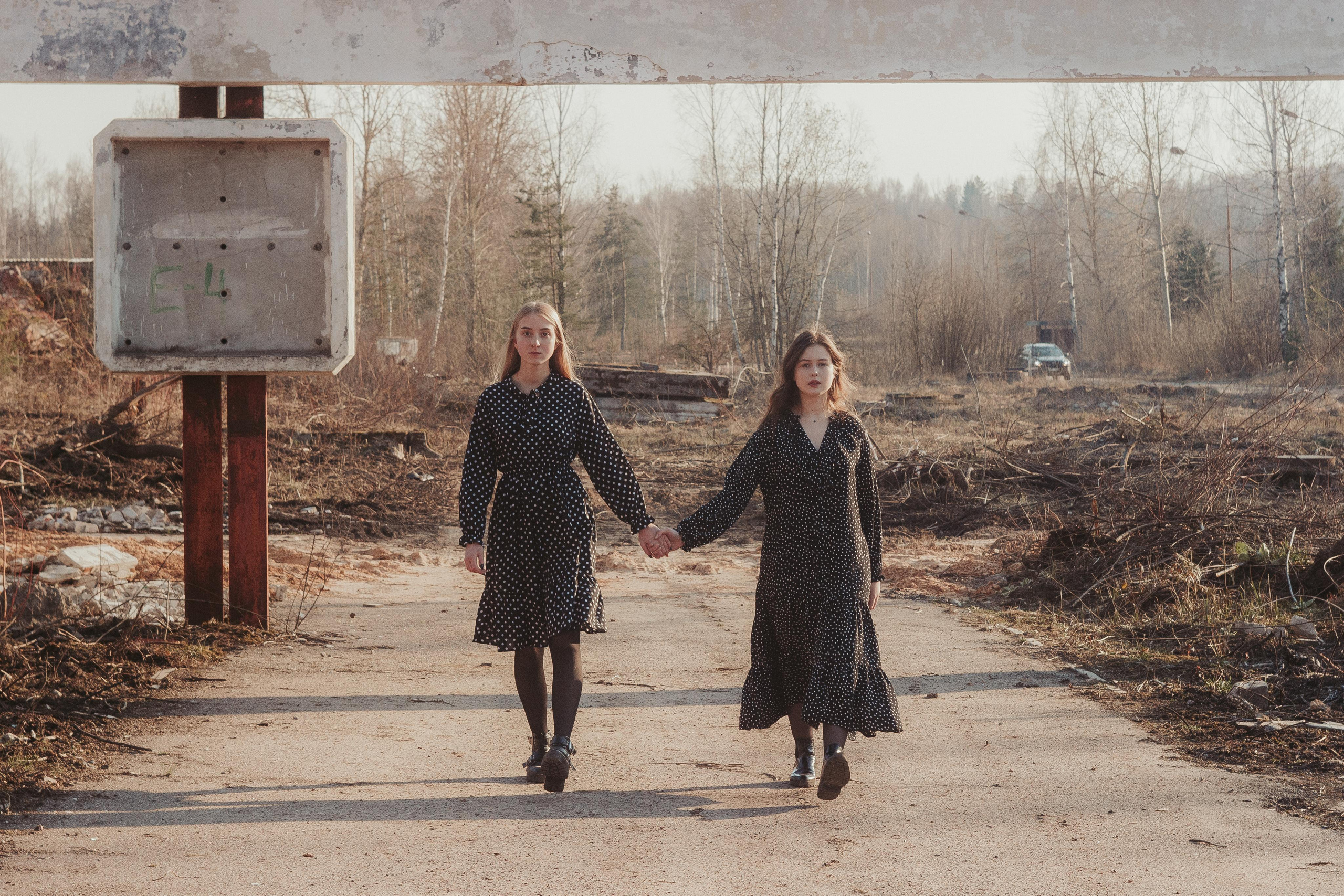 Ana & Akvilė. Fotografė Aleksandra Samozvanova