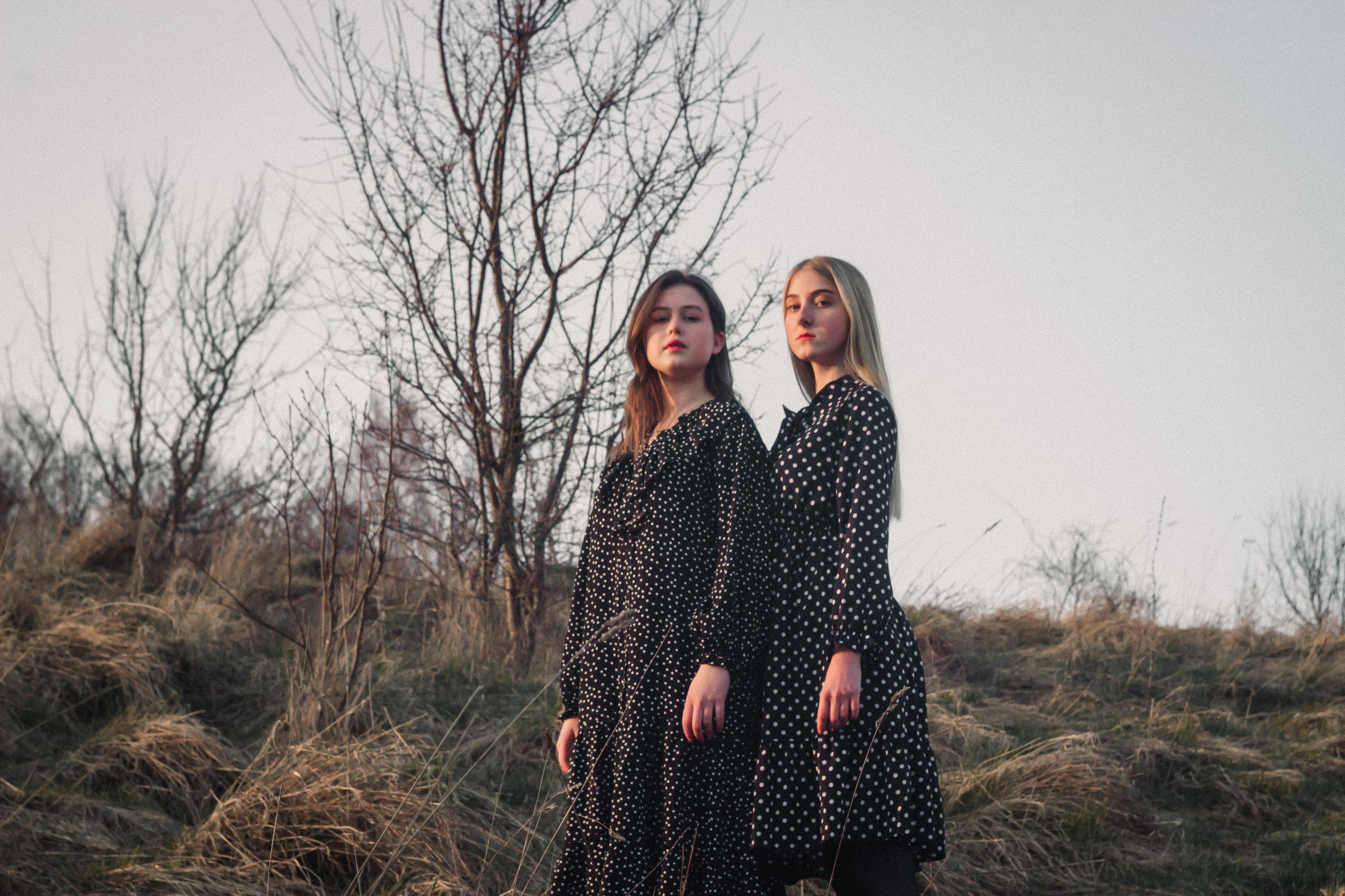 Ana & Akvilė. Fotografė Aleksandra Samozvanova