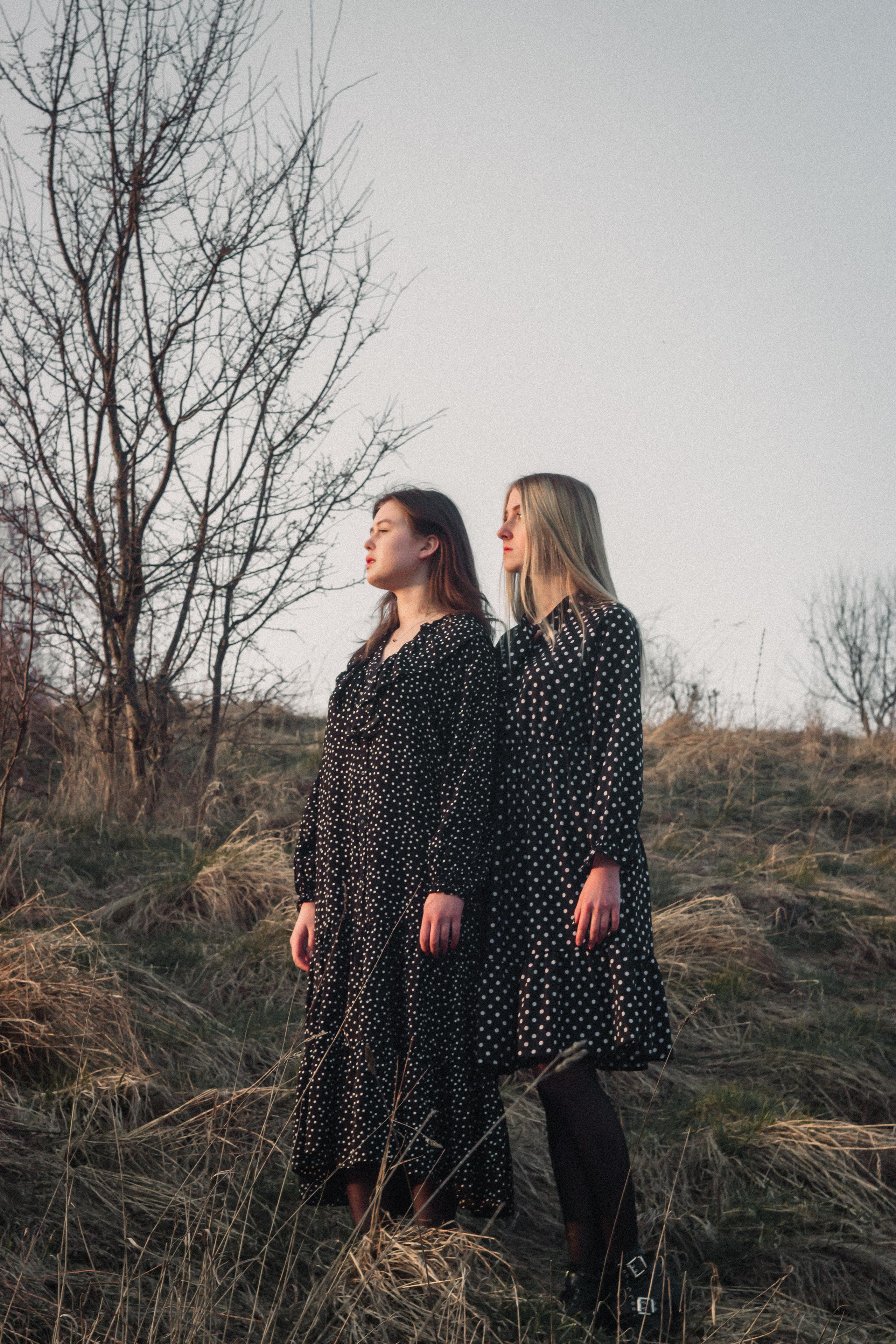 Ana & Akvilė. Fotografė Aleksandra Samozvanova