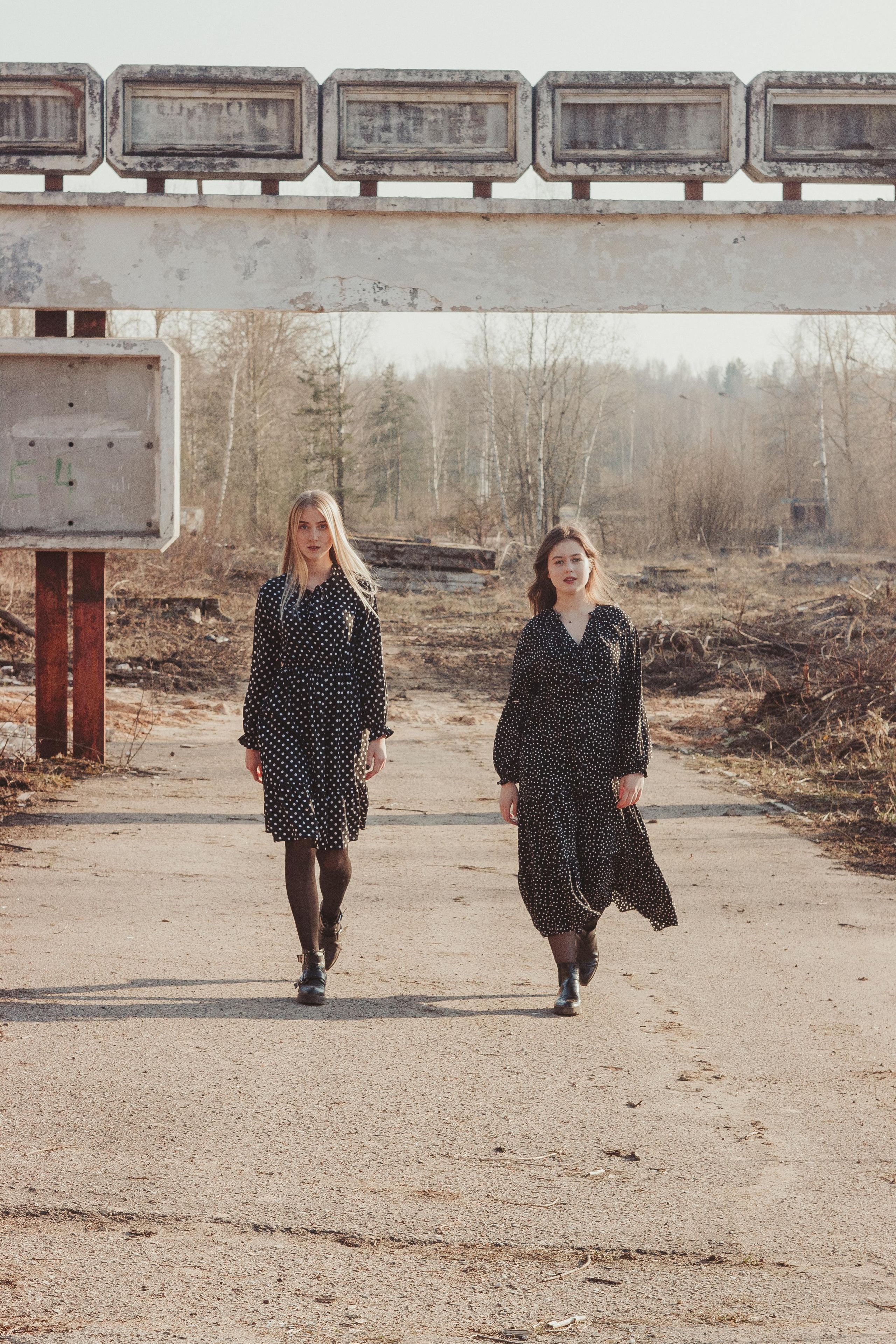 Ana & Akvilė. Fotografė Aleksandra Samozvanova