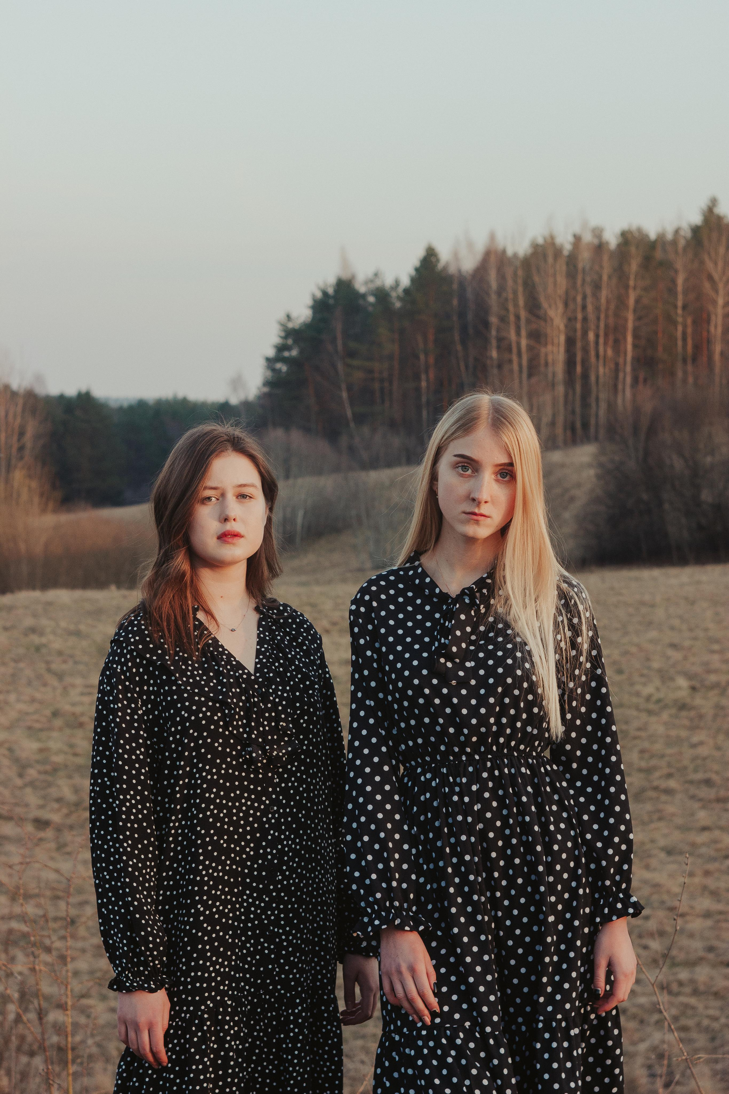 Ana & Akvilė. Fotografė Aleksandra Samozvanova
