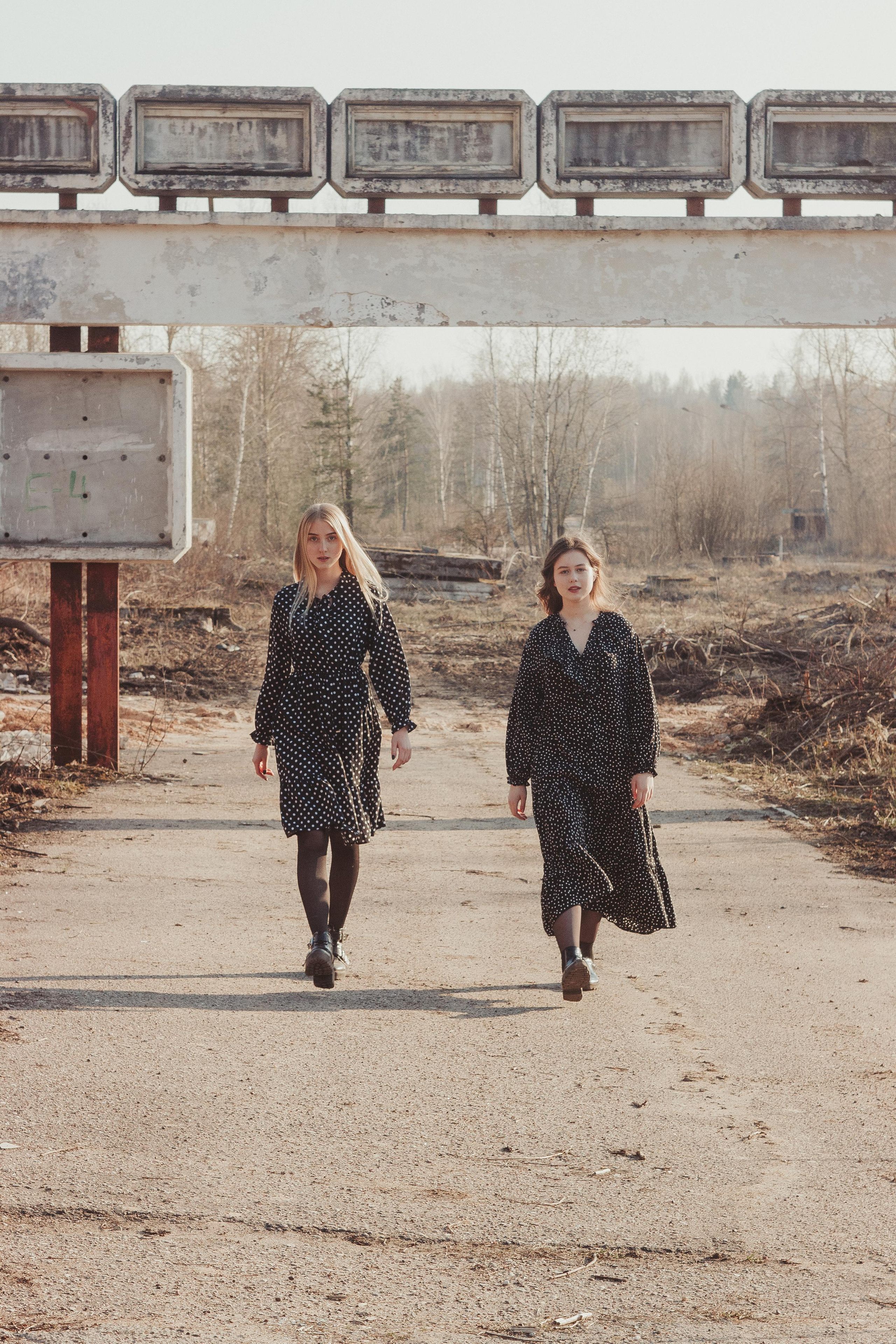 Ana & Akvilė. Fotografė Aleksandra Samozvanova