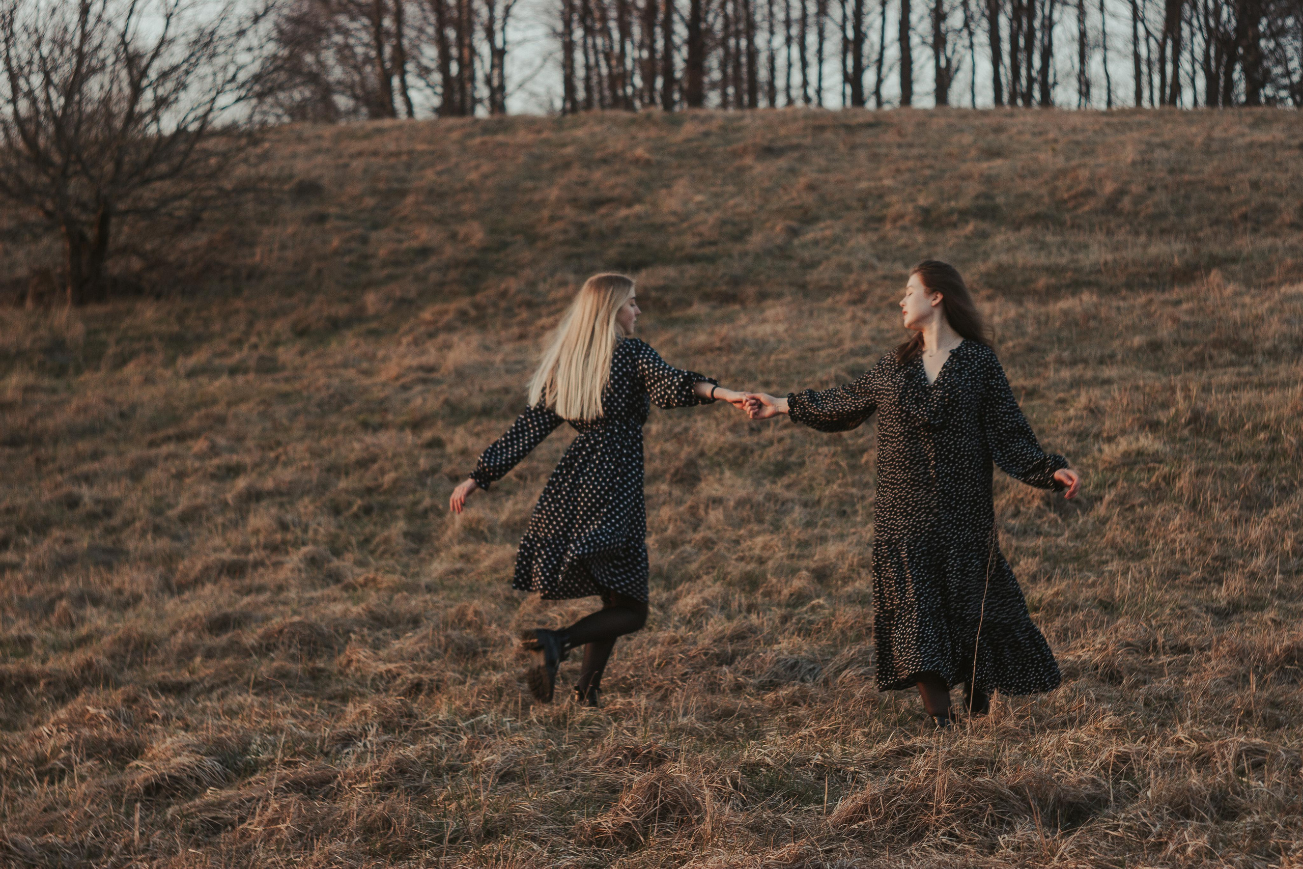 Ana & Akvilė. Fotografė Aleksandra Samozvanova