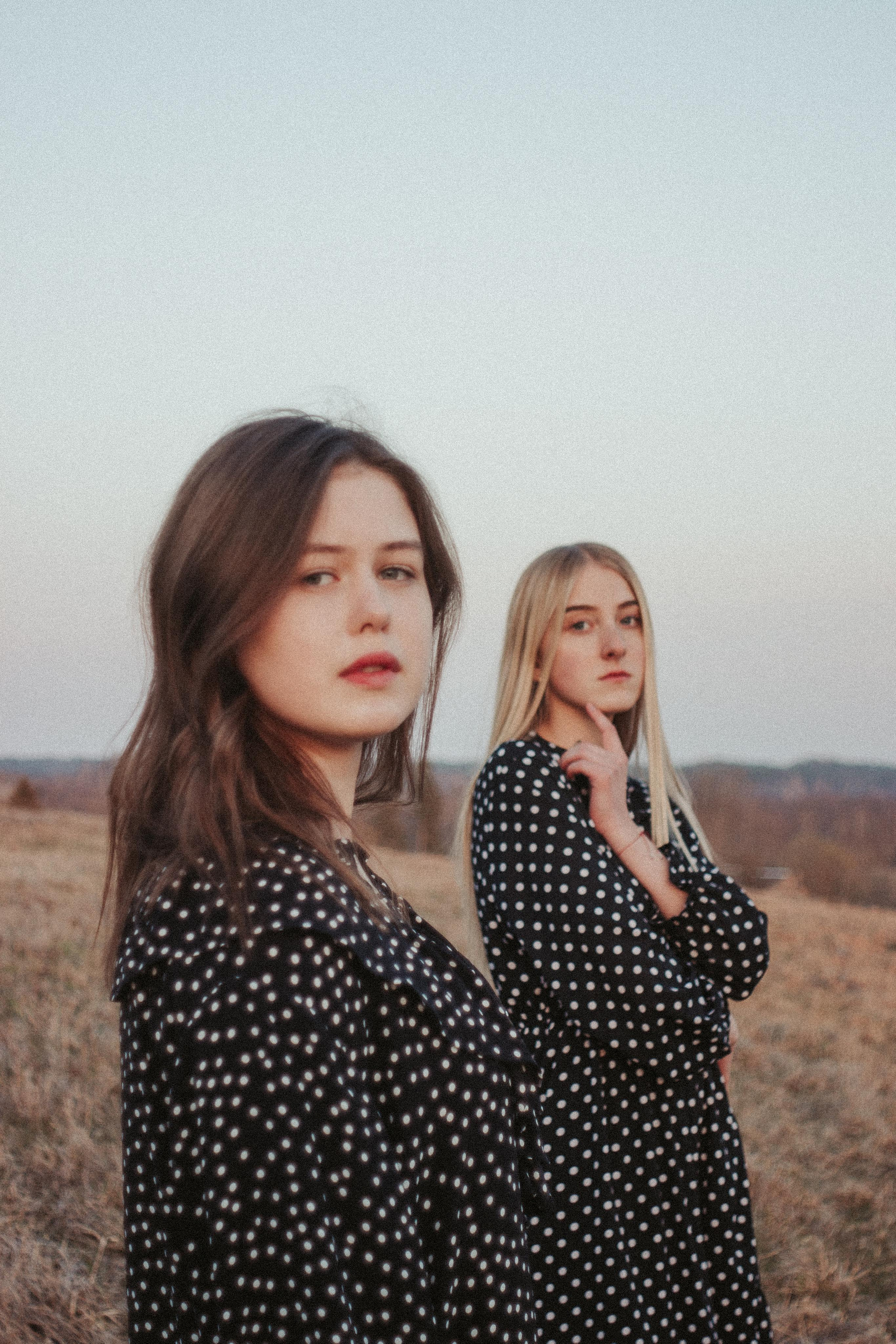 Ana & Akvilė. Fotografė Aleksandra Samozvanova